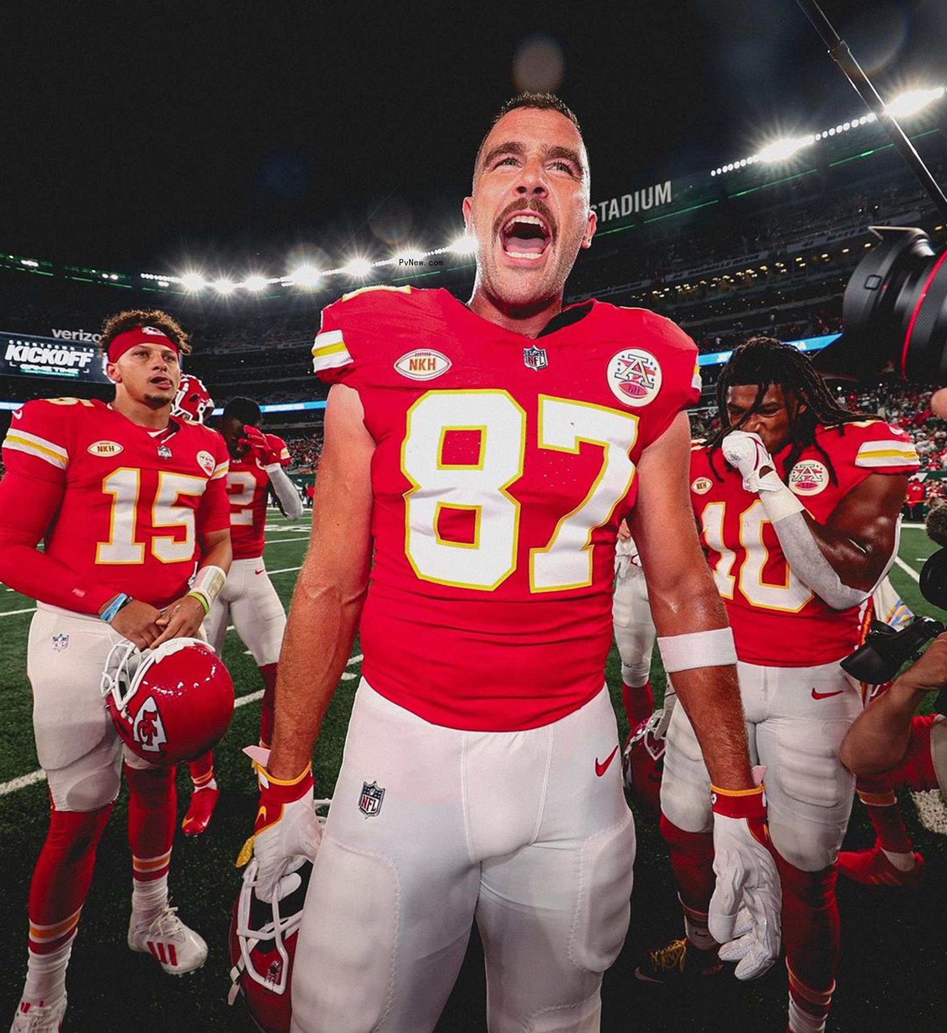 Travis Kelce in his Chiefs uniform.