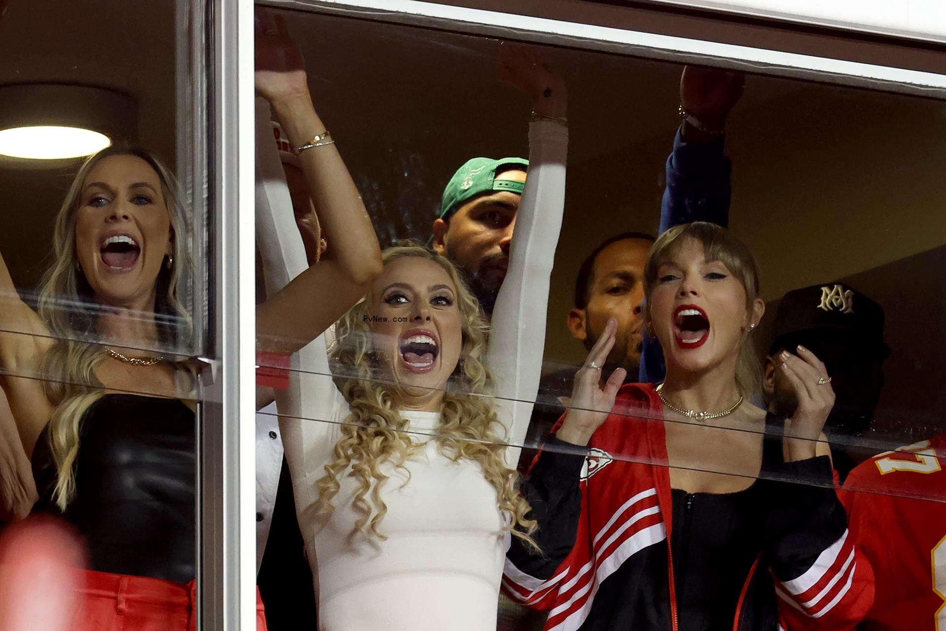 Taylor Swift with Brittany Mahomes.