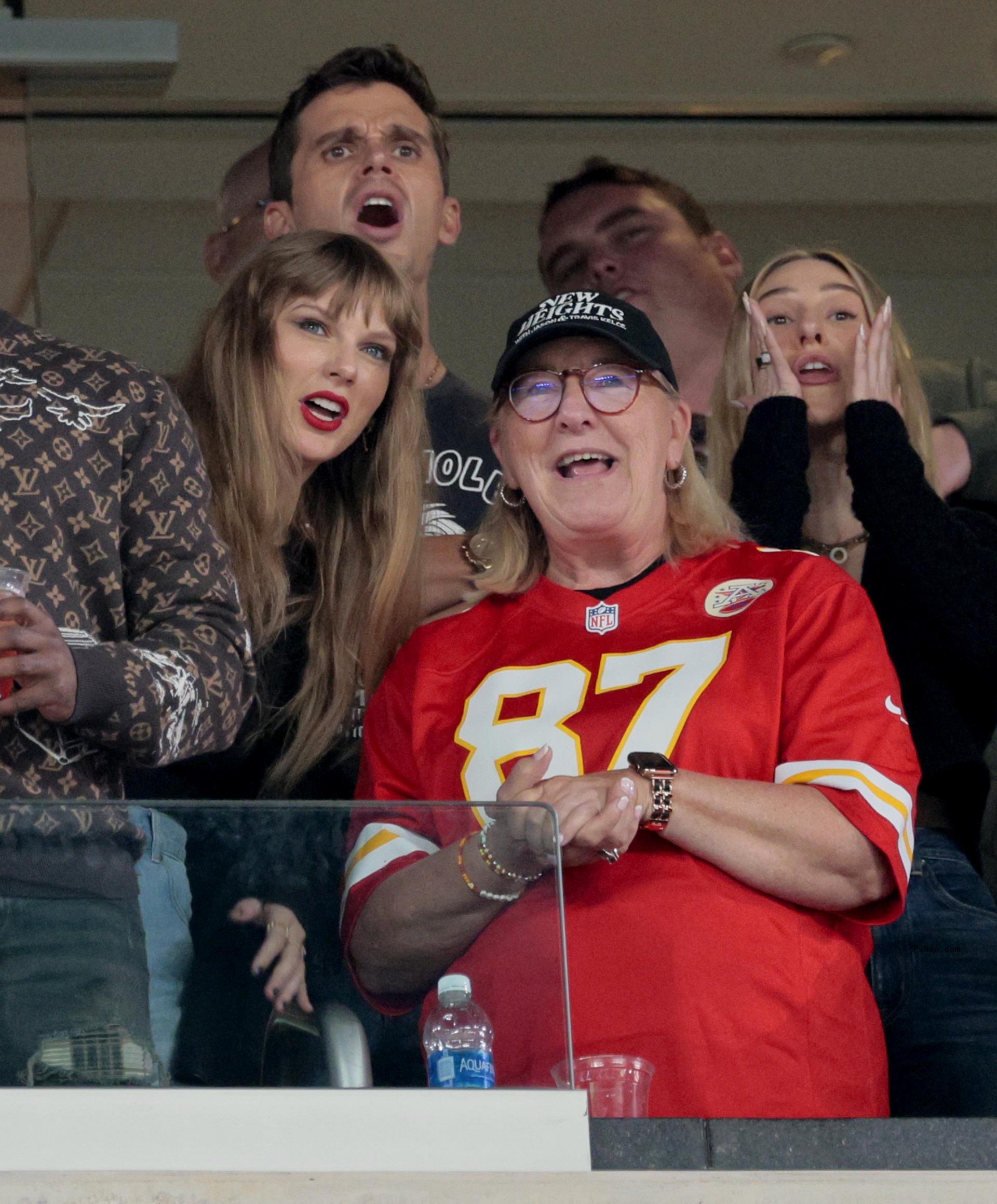 Taylor Swift and Travis Kelce.