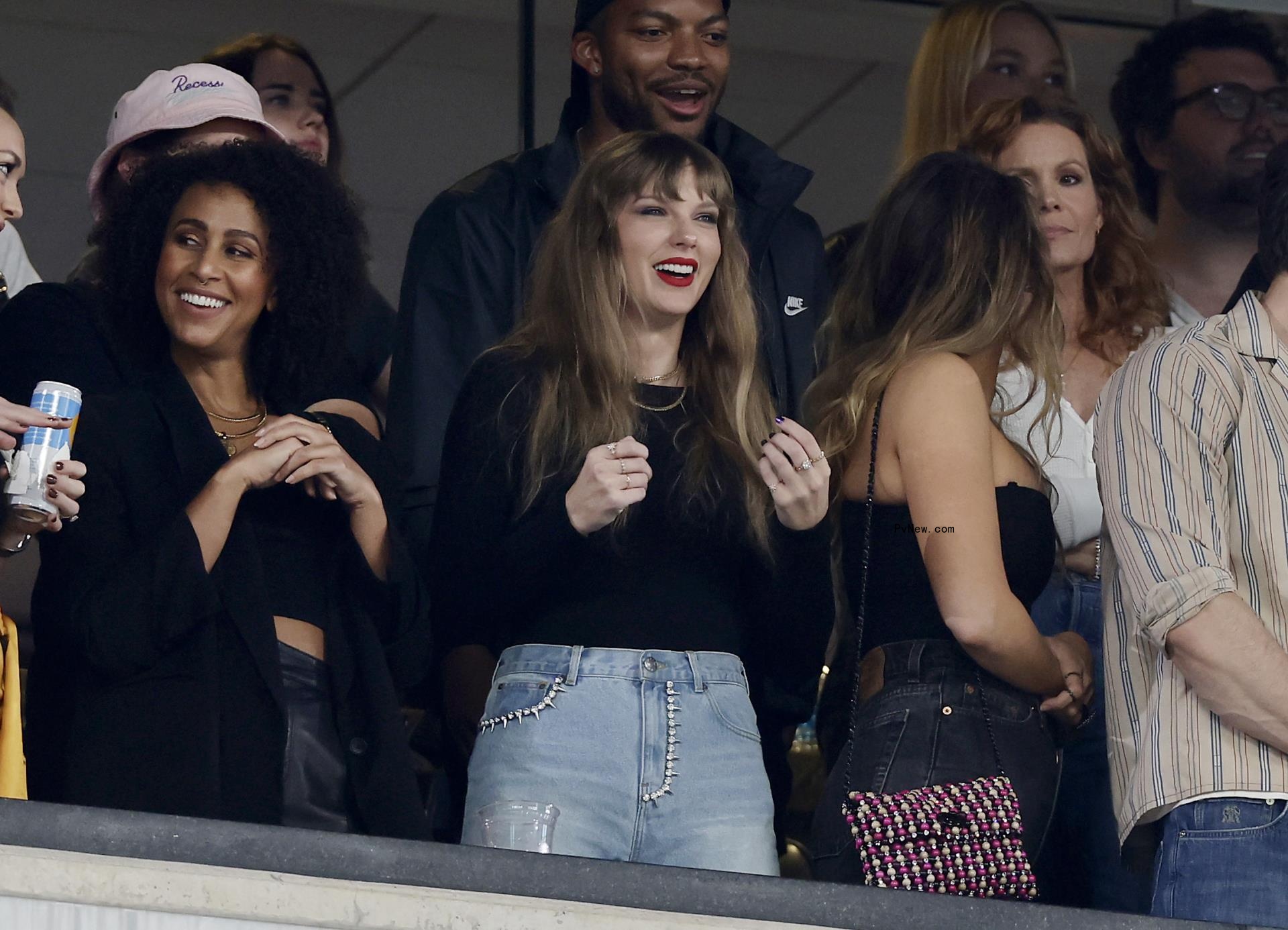 Taylor swift in the stands.