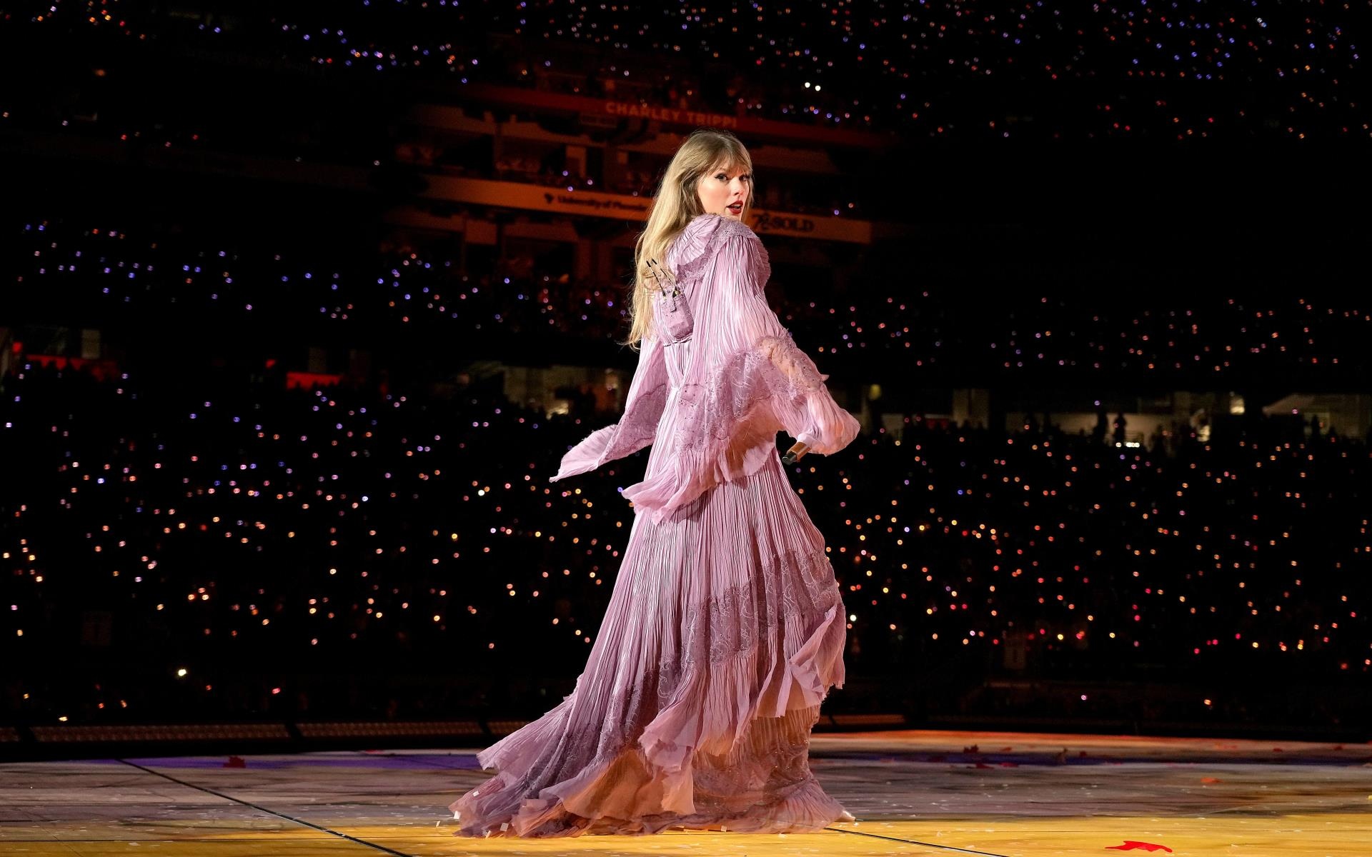 Taylor Swift on stage.