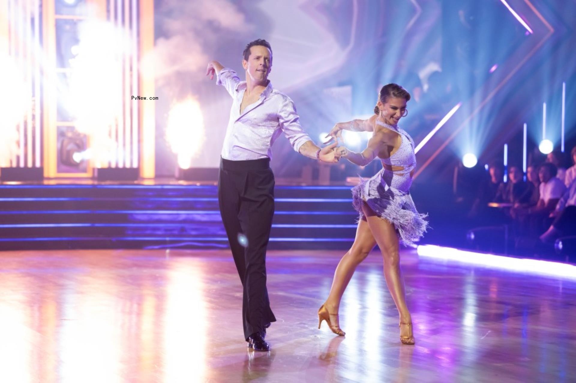 A photo of Jason Mraz on “DWTS”