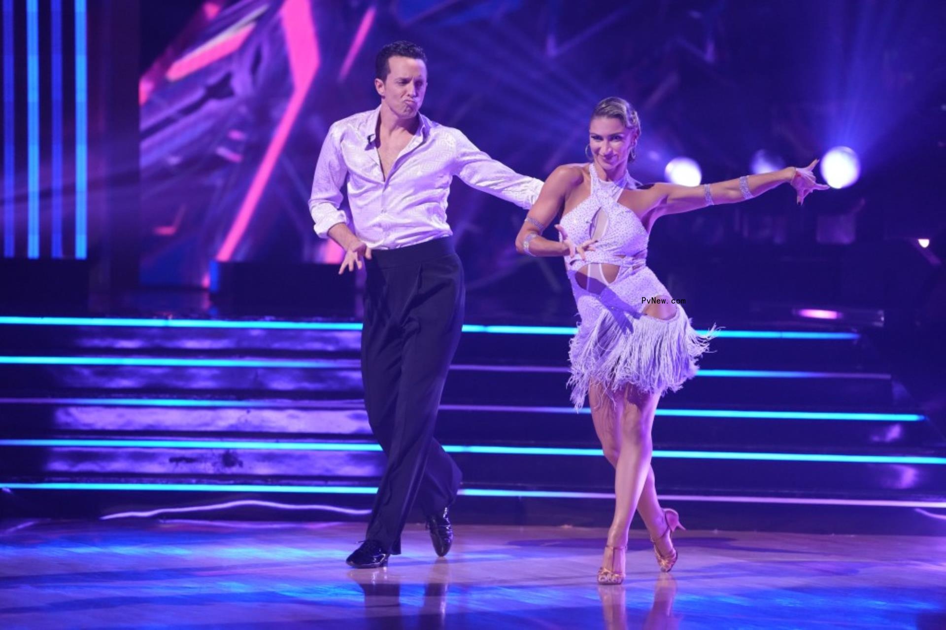 A photo of Jason Mraz on “DWTS”