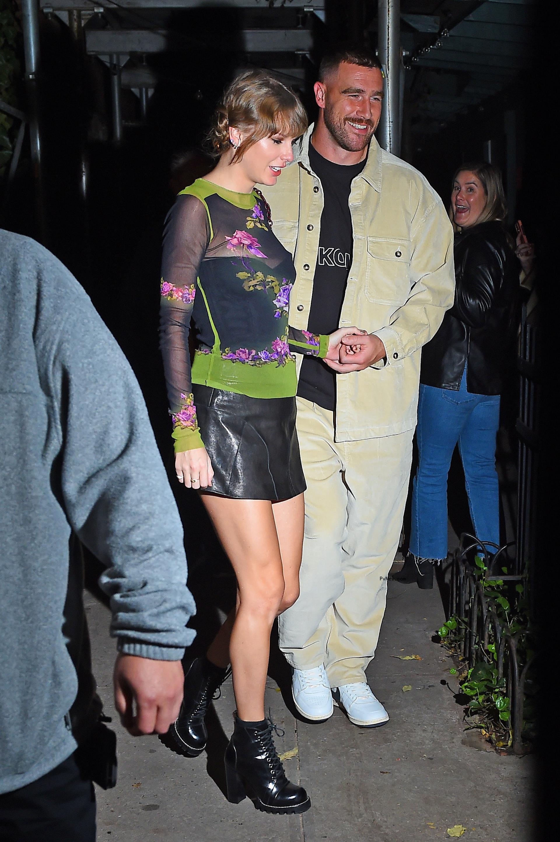 Taylor swift and Travis kelce.