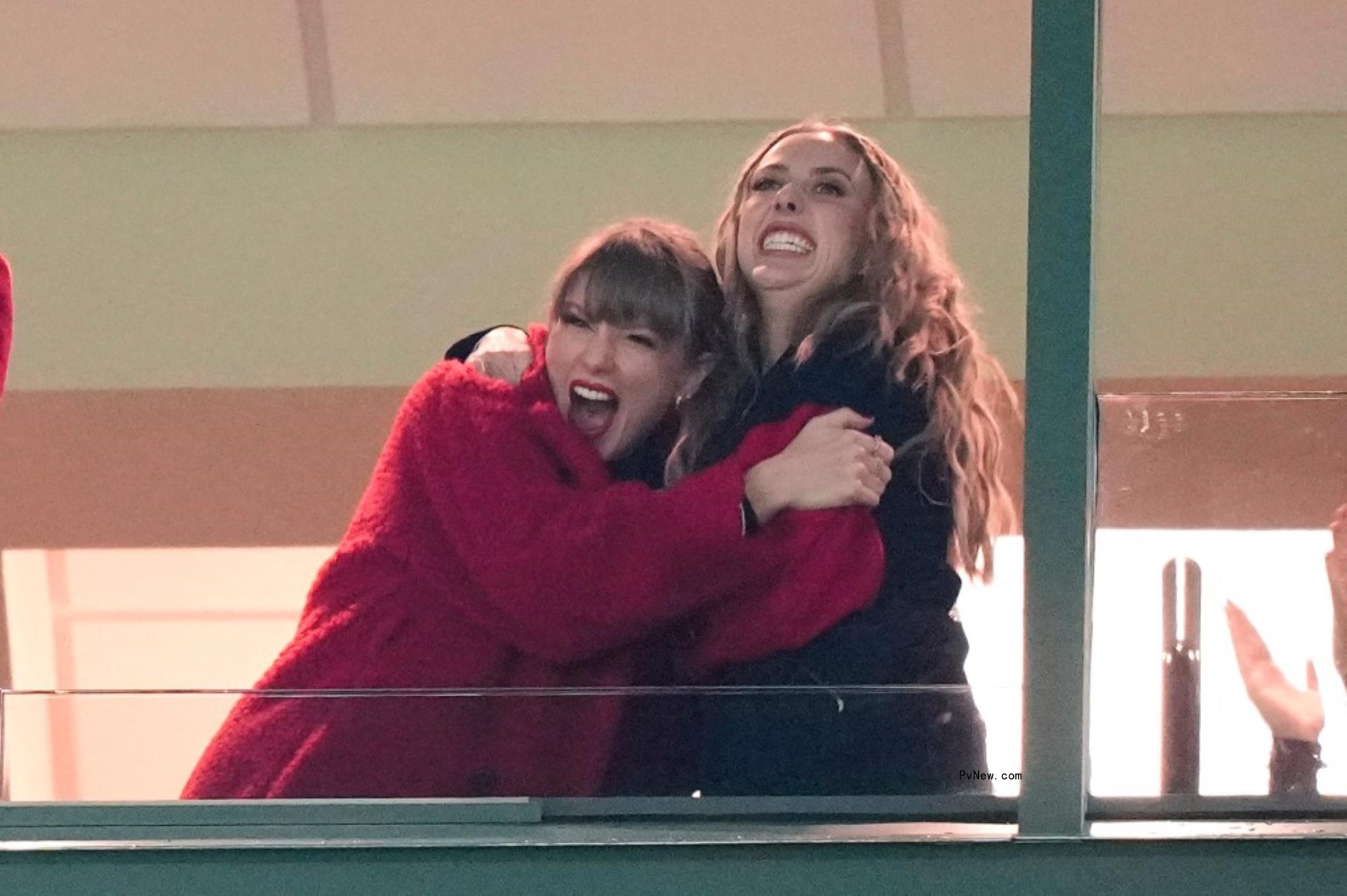 Taylor Swift and Brittany Mahomes