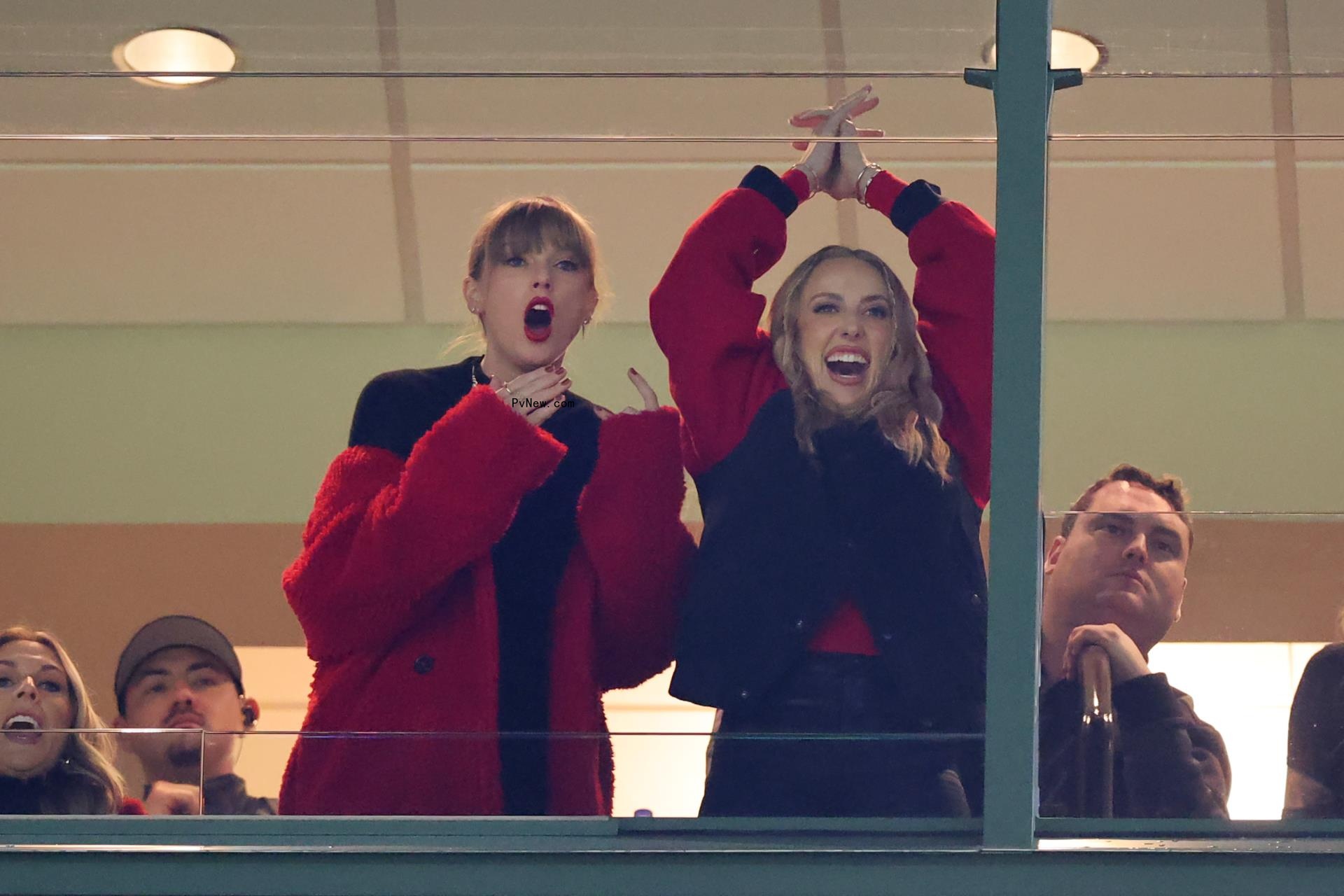 Taylor Swift and Brittany Mahomes