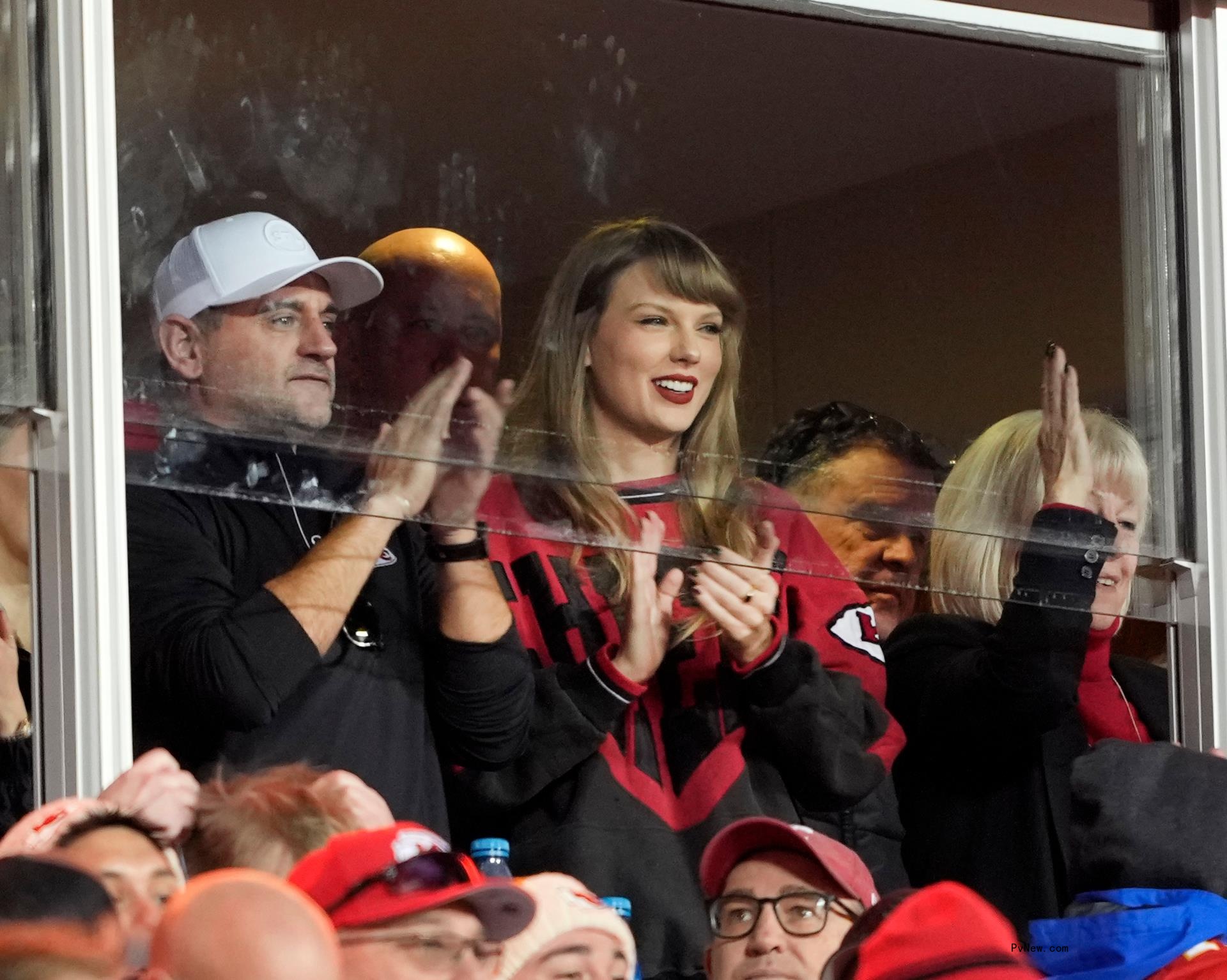 Taylor Swift chiefs game.