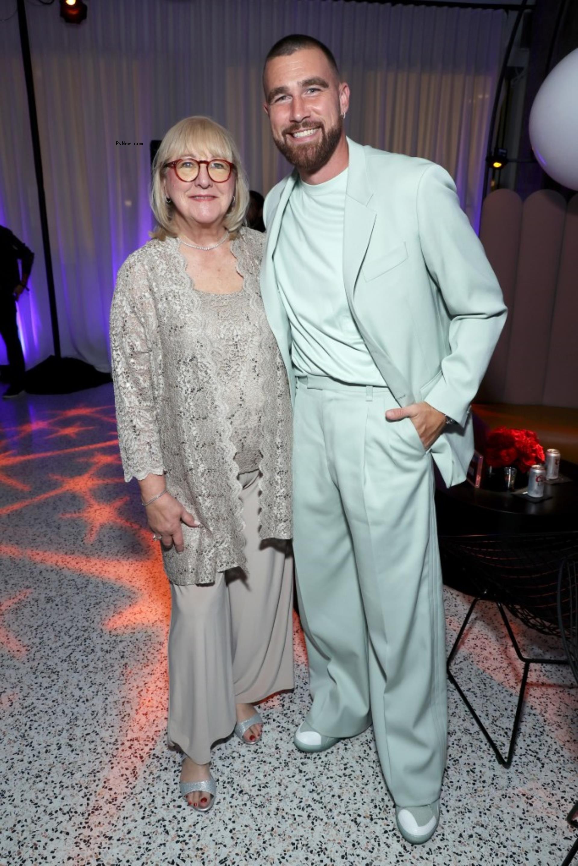 Do<i></i>nna Kelce and Travis Kelce