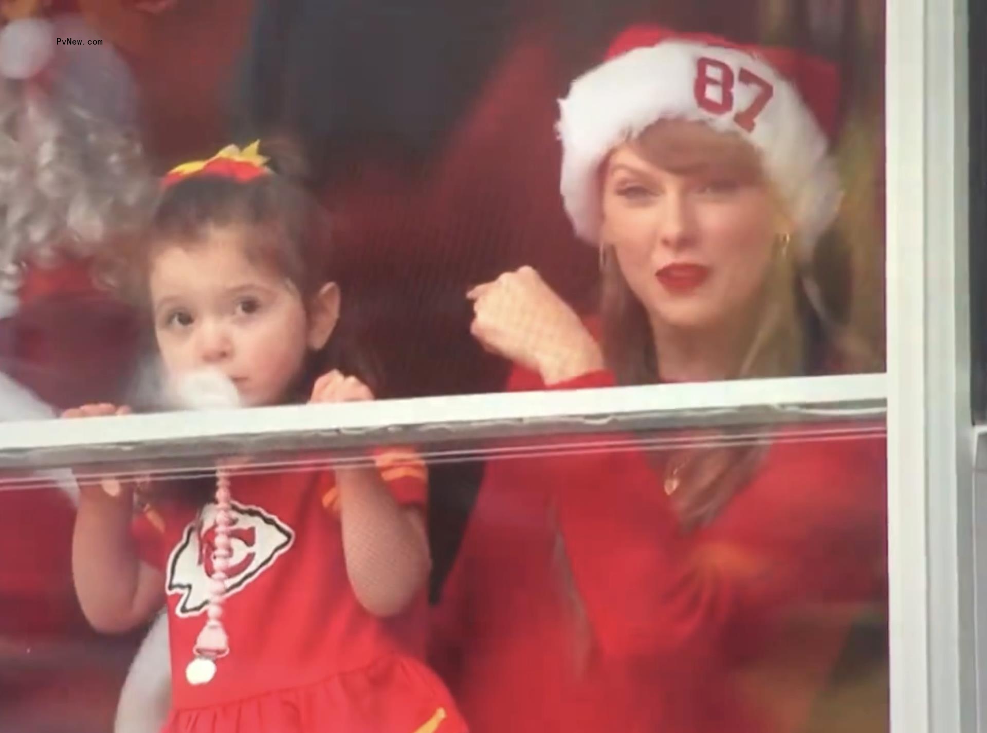 Taylor Swift at Travis Kelce's game.
