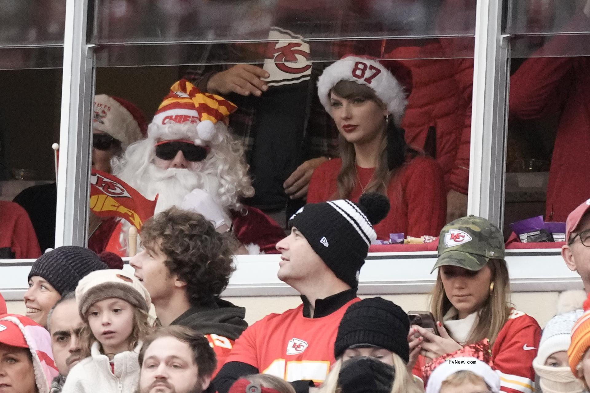 Austin Swift and Taylor Swift watching a Chiefs game