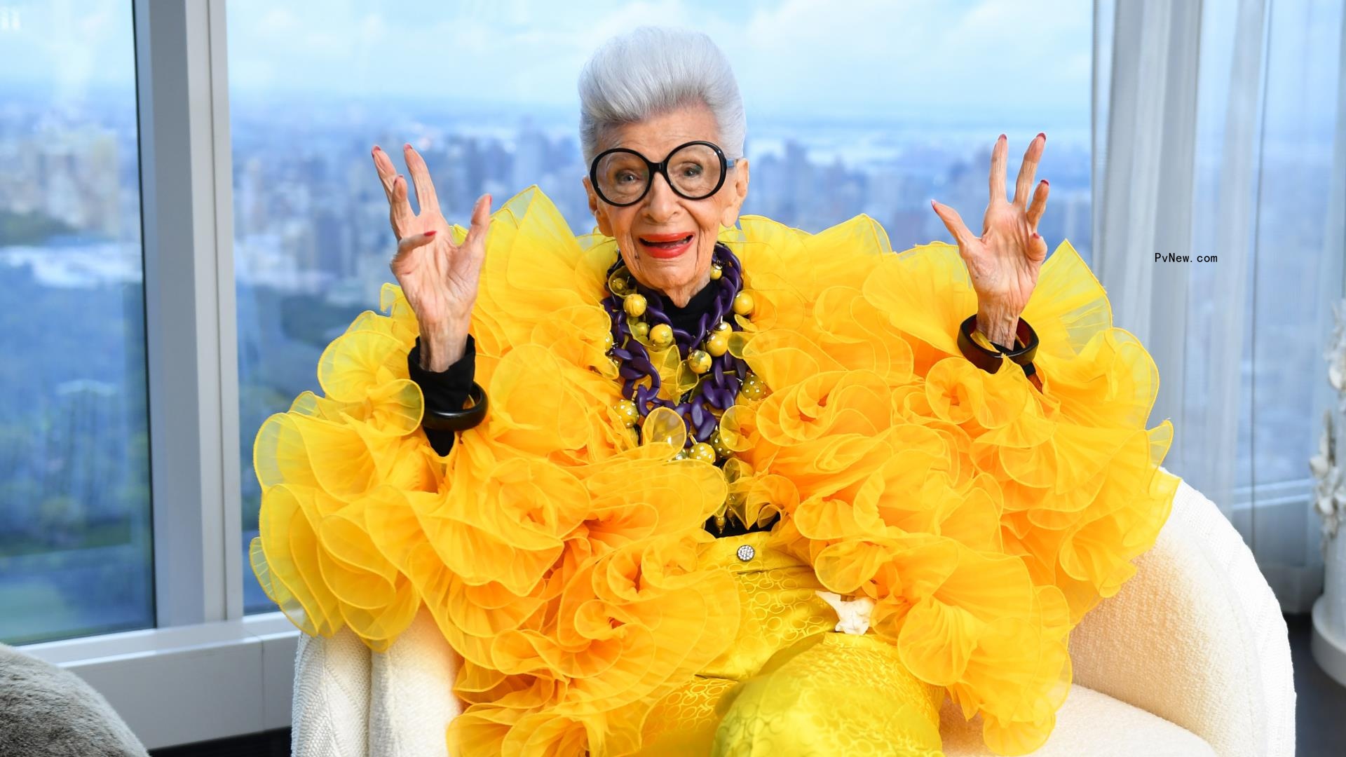 Iris Apfel, Fashion Icon and Subject of Albert Maysles docu<i></i>mentary, Dies at 102