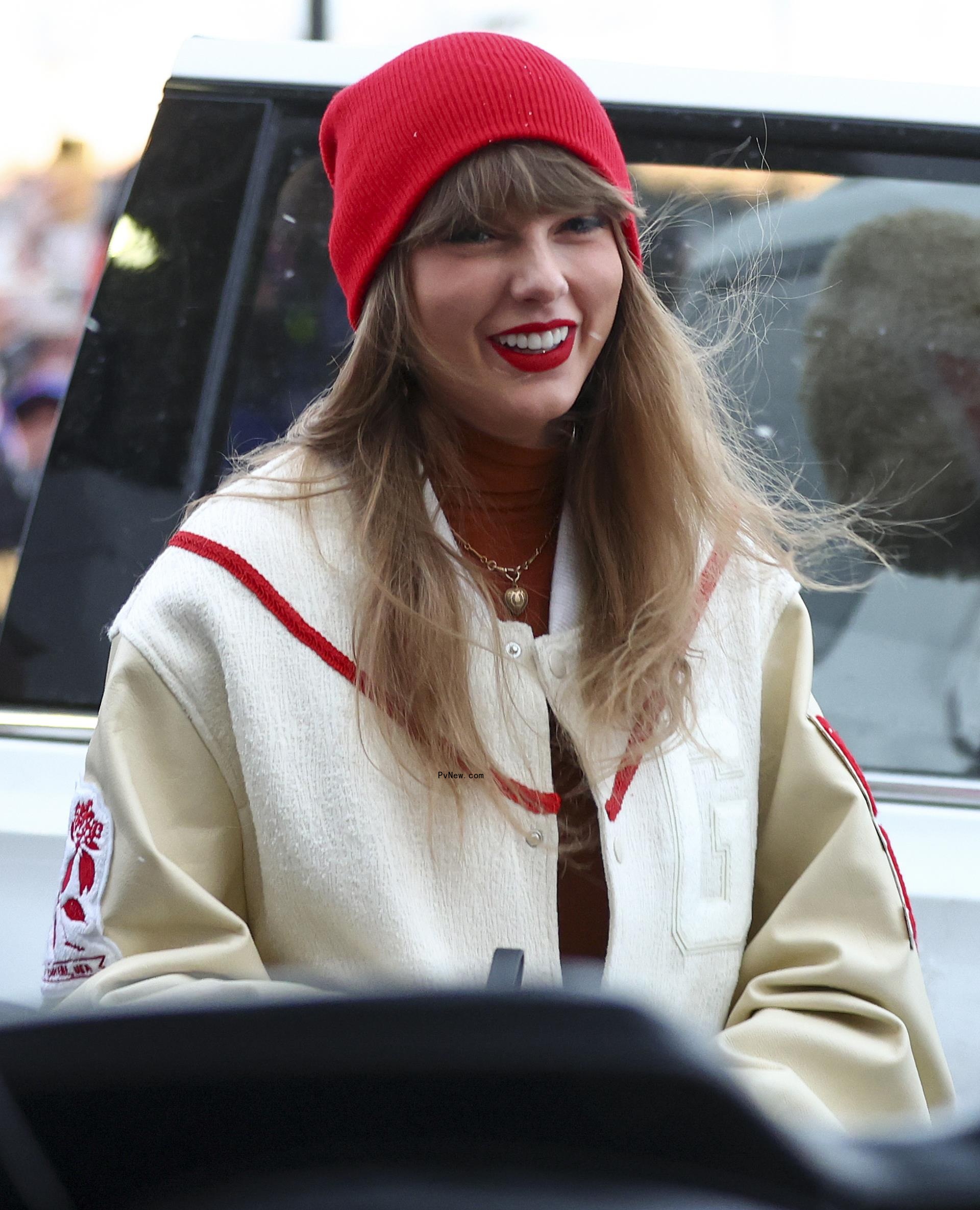 Taylor Swift walking to the Chiefs game in Buffalo