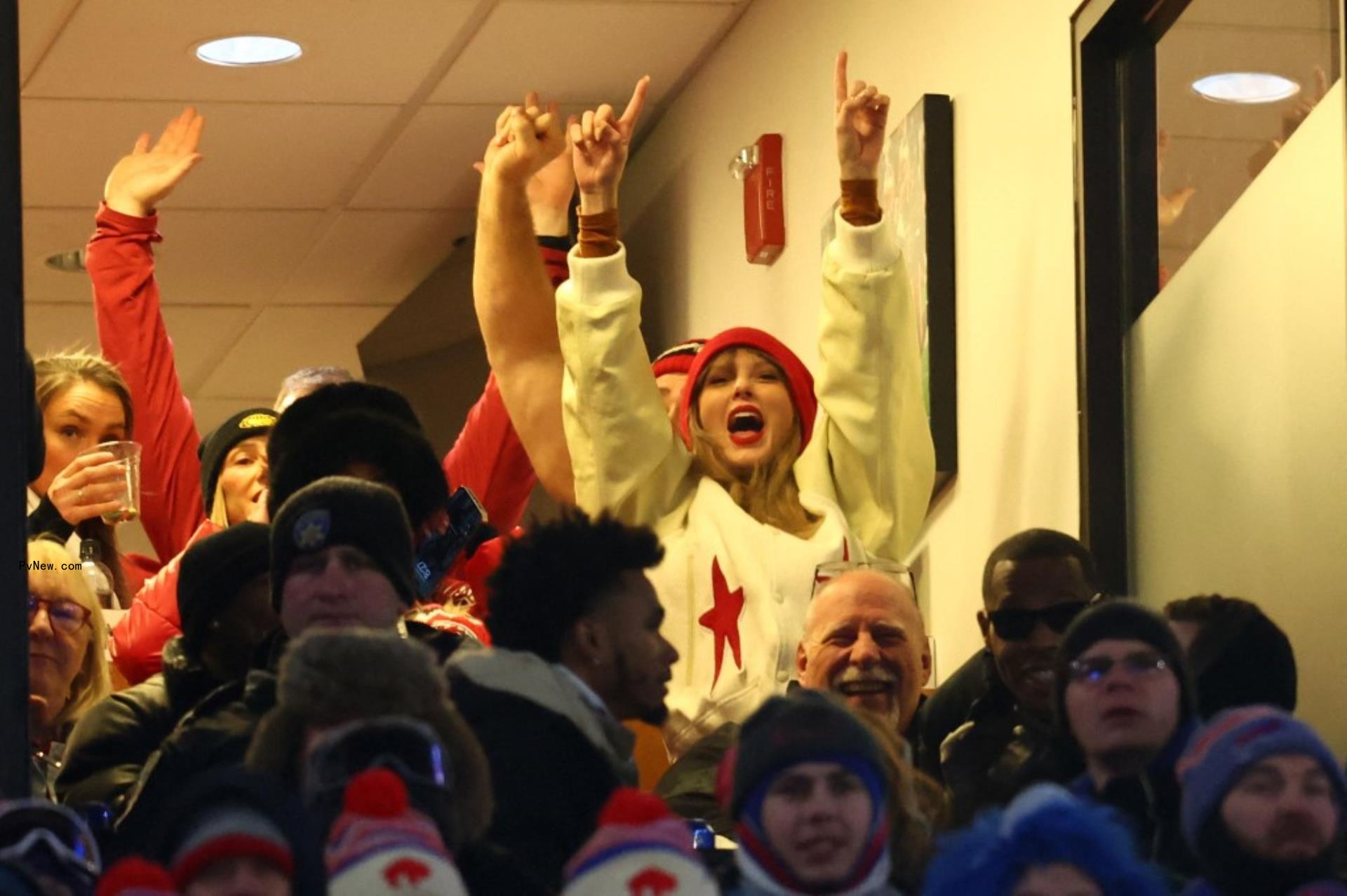 Taylor Swift cheering at Kansas City Chiefs game