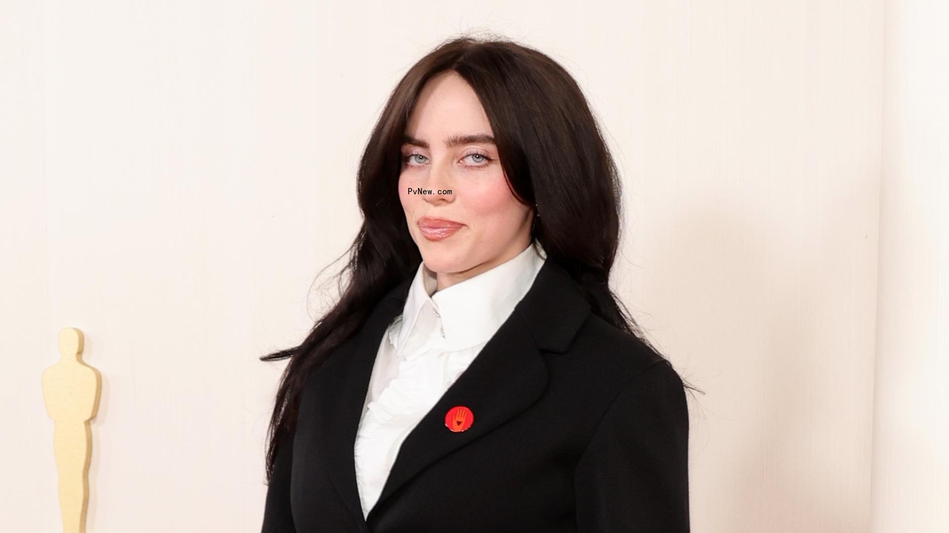 Billie Eilish Respo<i></i>nds to Backlash After Co<i></i>ndemning ‘Wasteful’ Vinyl Packaging: ‘Wasn’t Singling Anyone Out’