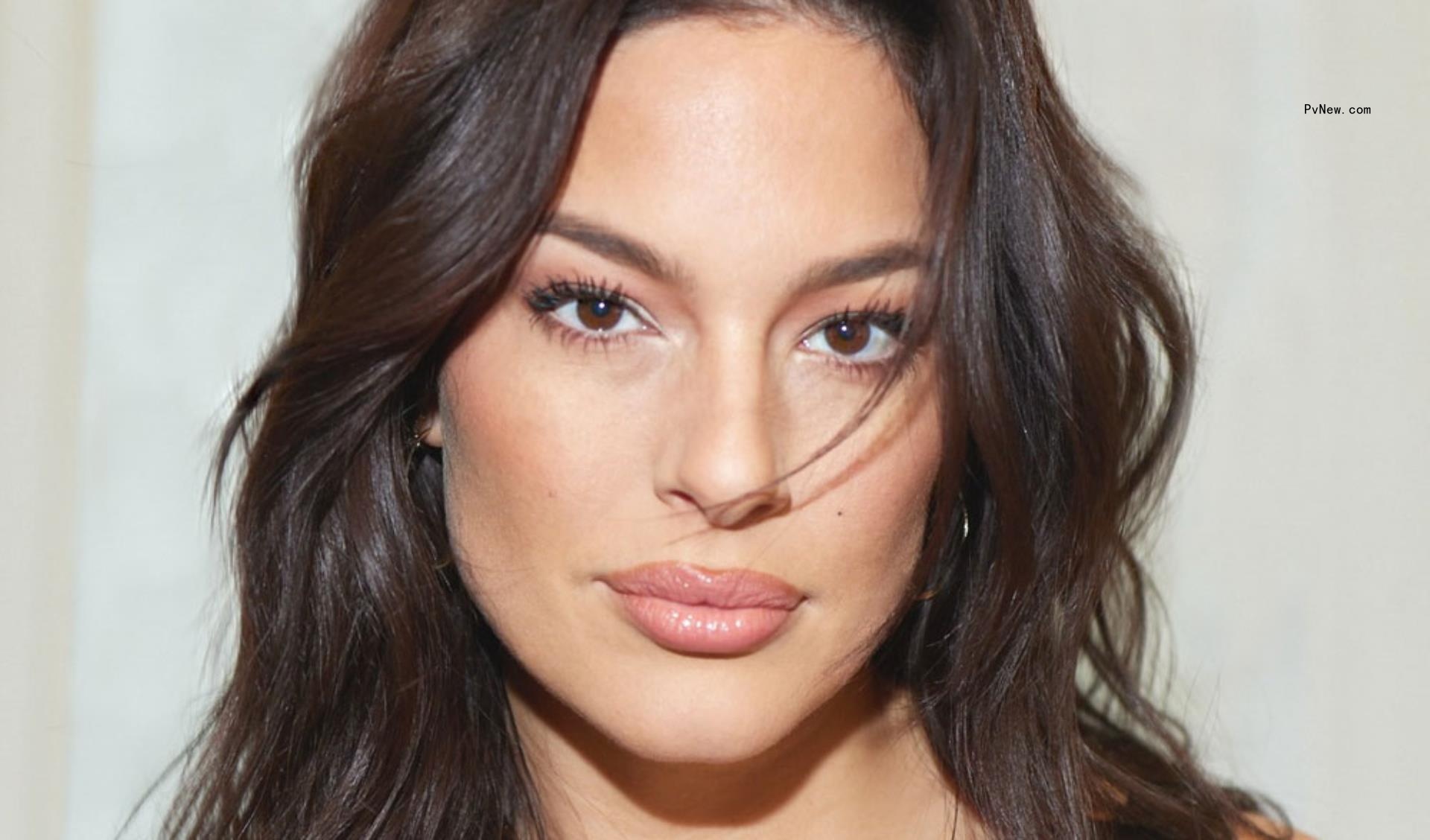 UTA Signs Ashley Graham