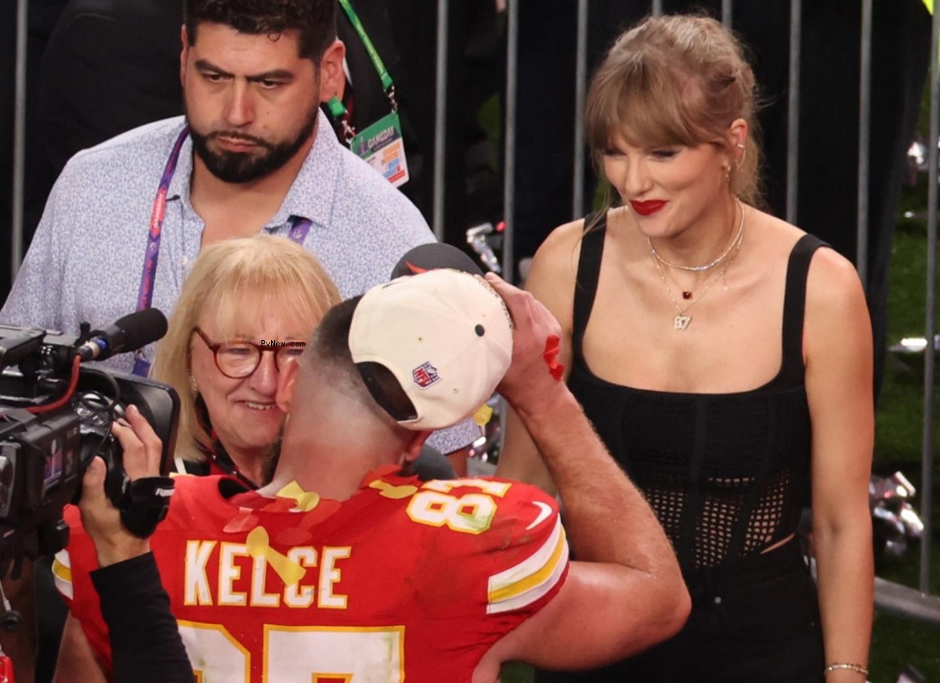 Travis and Do<i></i>nna Kelce