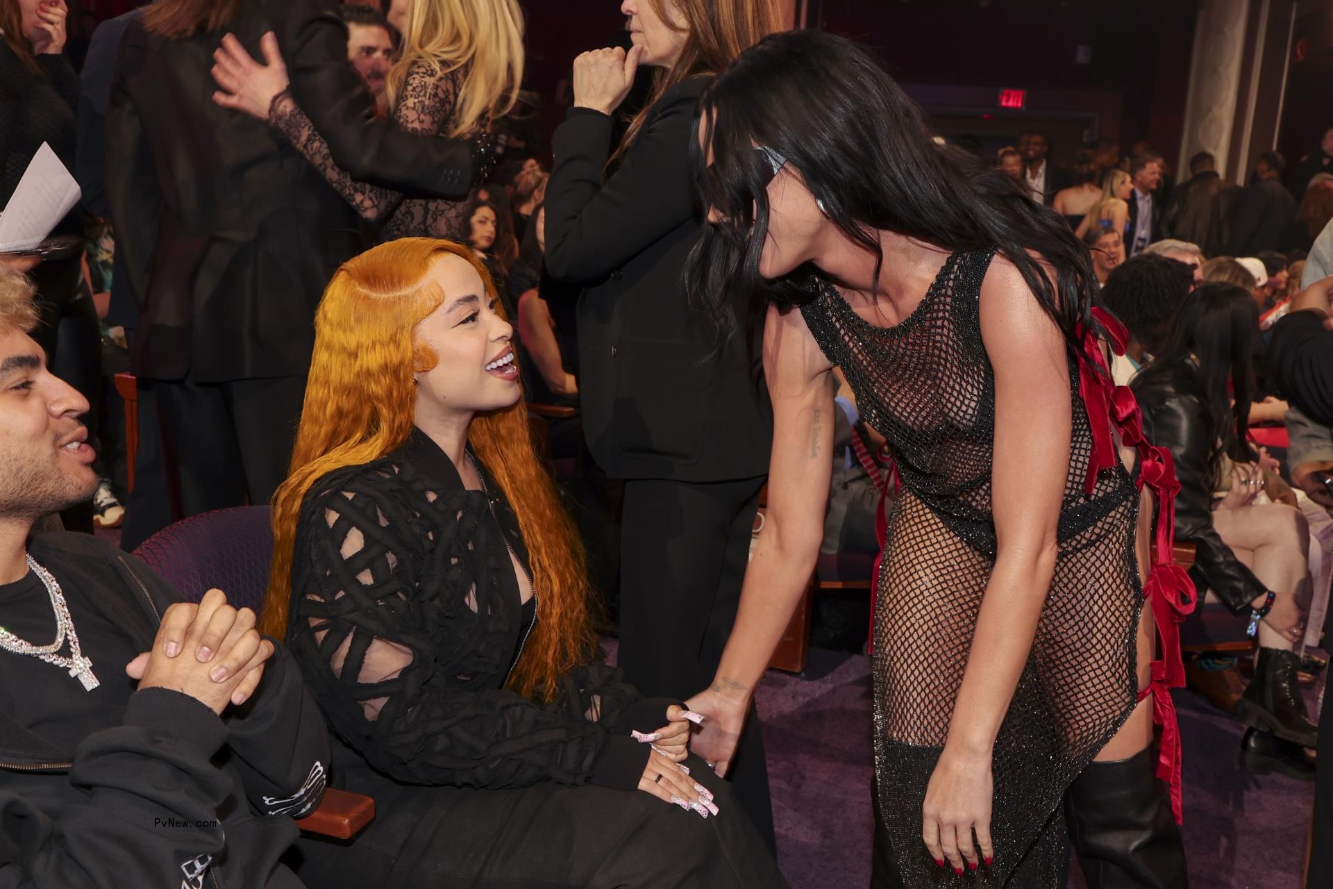 Meryl Streep Praises Cher’s ‘Open, Battered, Giant Heart,’ Beyo<i></i>nce Talks ‘Cowboy Carter’ at iHeartRadio Music Awards