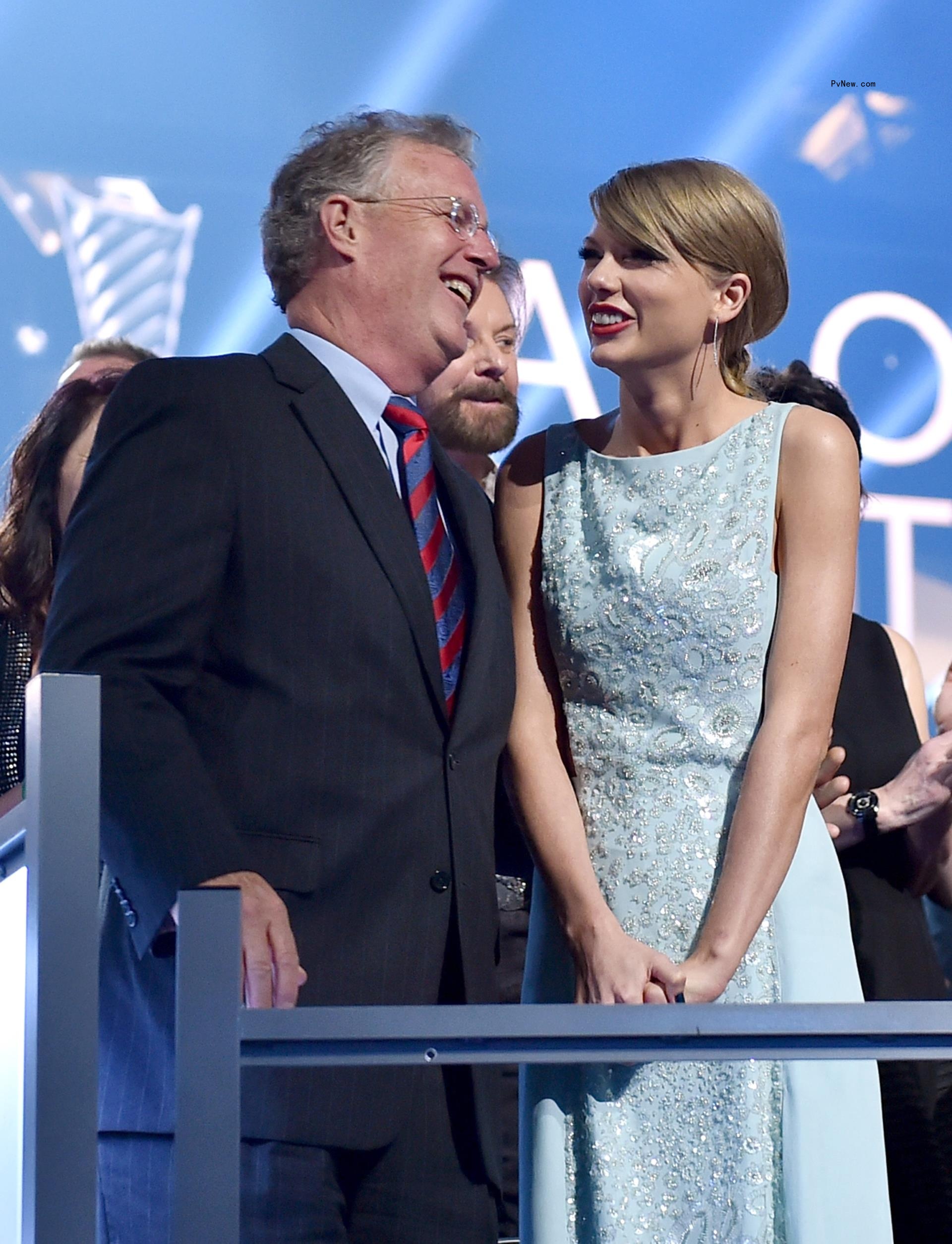 Scott Swift and Taylor Swift