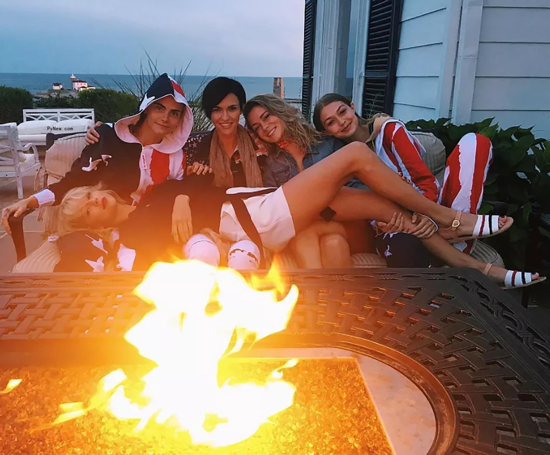 Taylor Swift and friends outside her rhode island house.