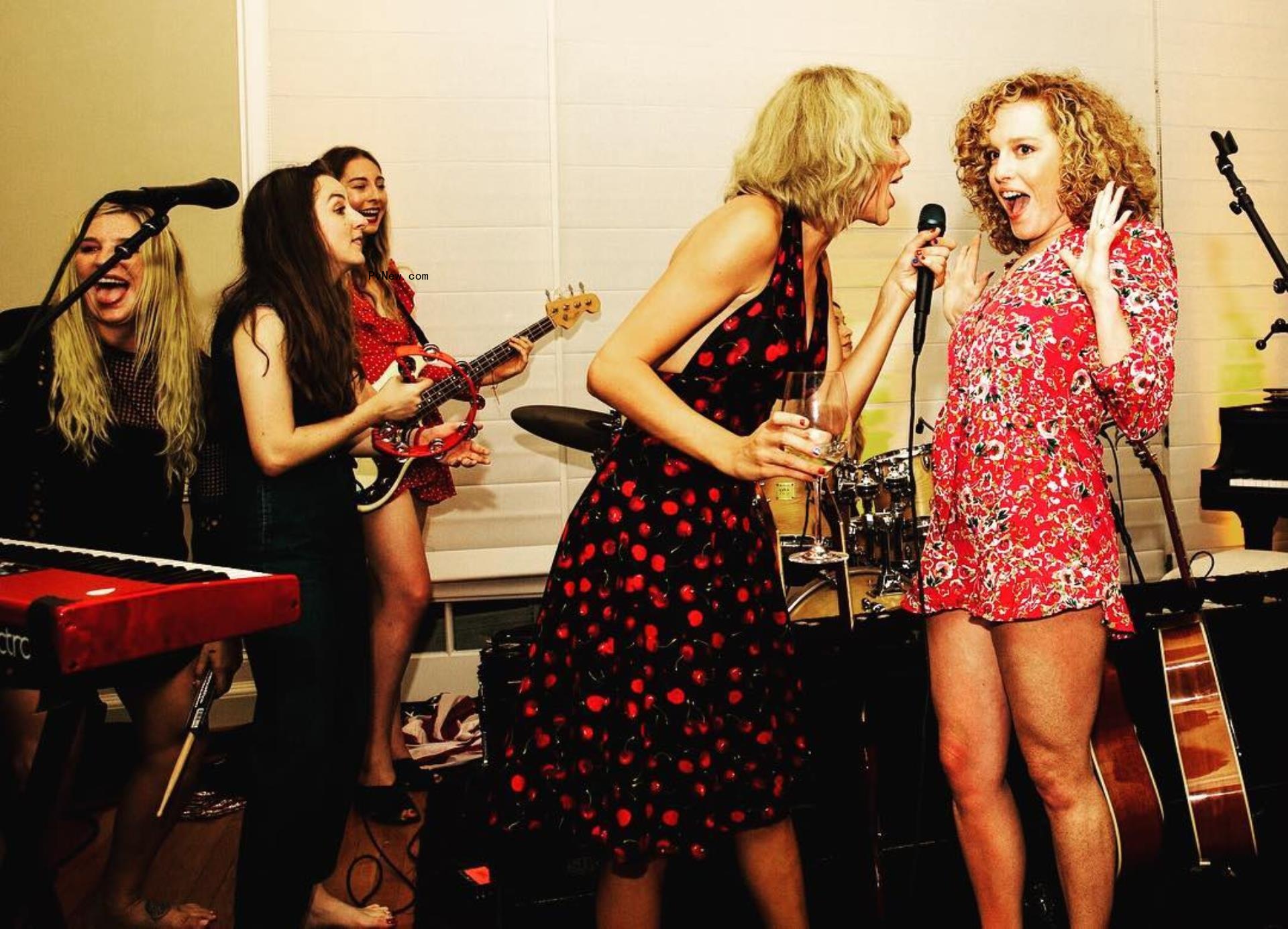 Swift singing with her friend Abigail.