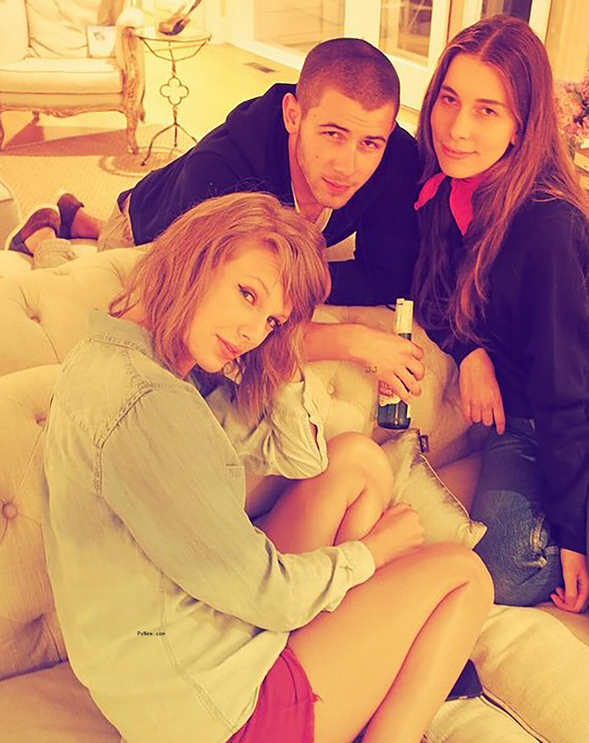 Taylor swift and friends at her Rhode Island home.