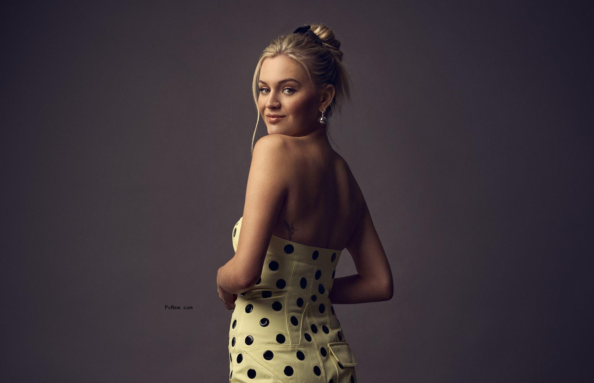 Kelsea Ballerini on Hosting the CMT Music Awards One Final Time, and Balancing ‘Goofy’ and Serious Sides: ‘Two Things Can Live in the Same Space’