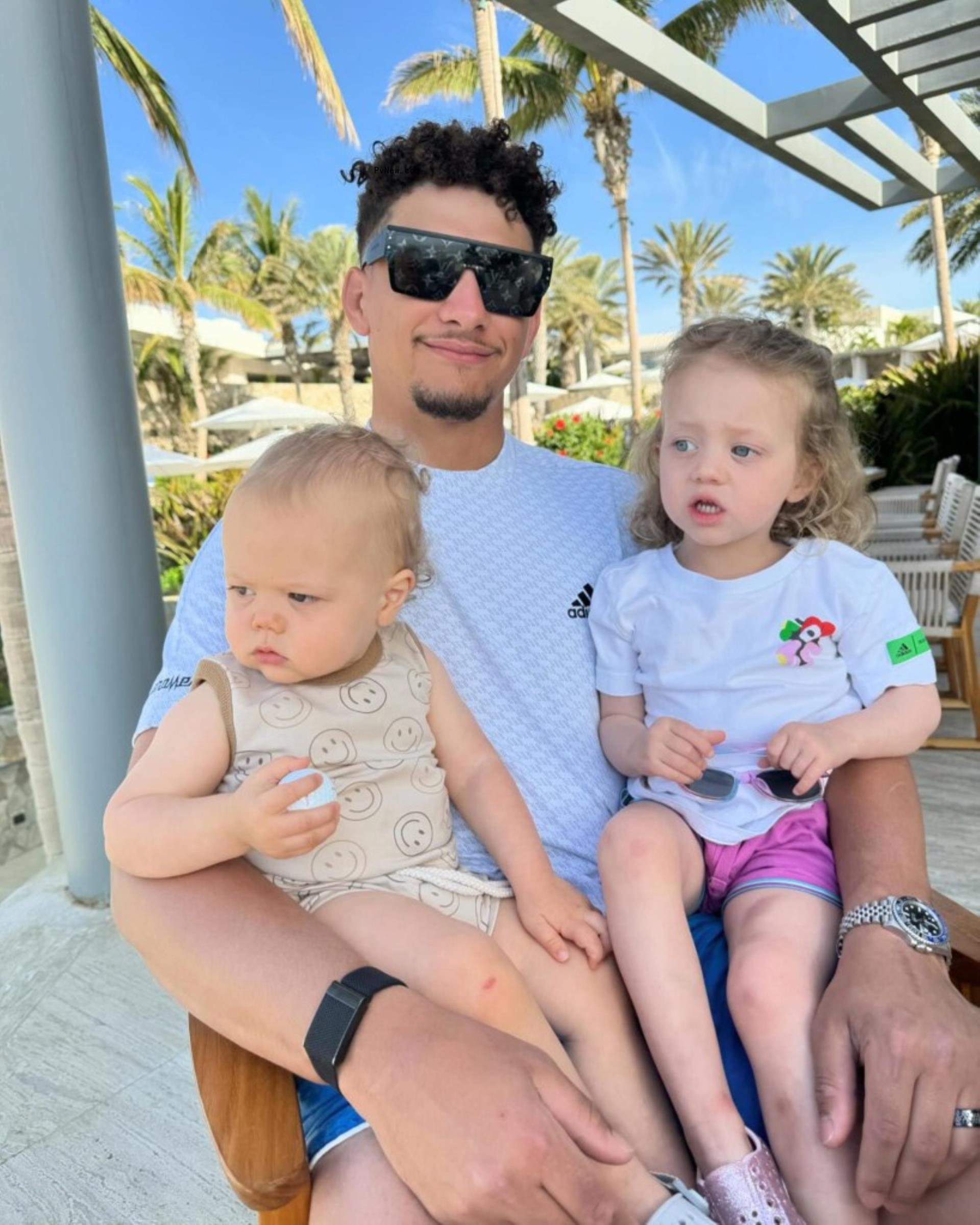 Patrick Mahomes with his kids
