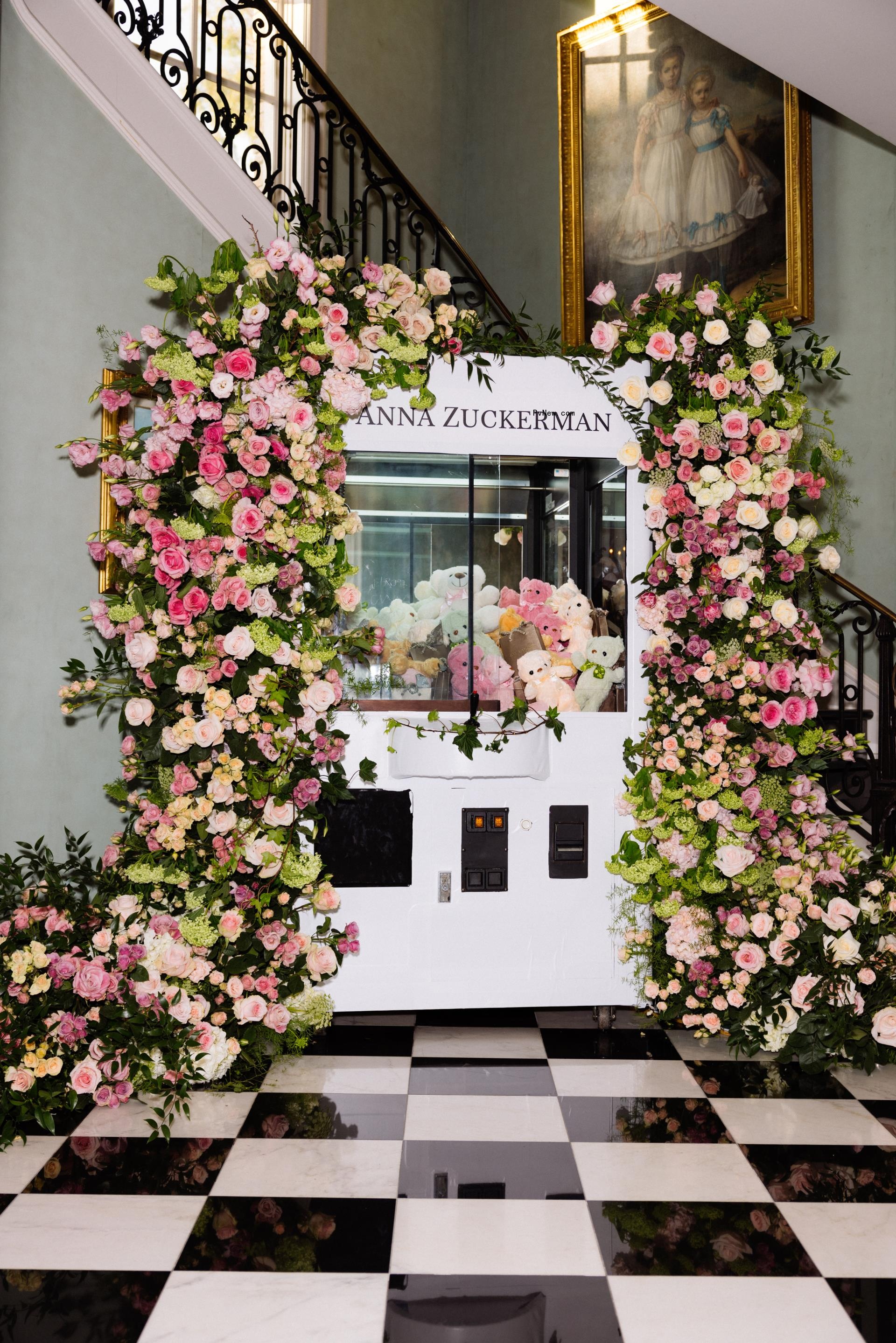 A claw machine at Kathy Hilton's dinner party.