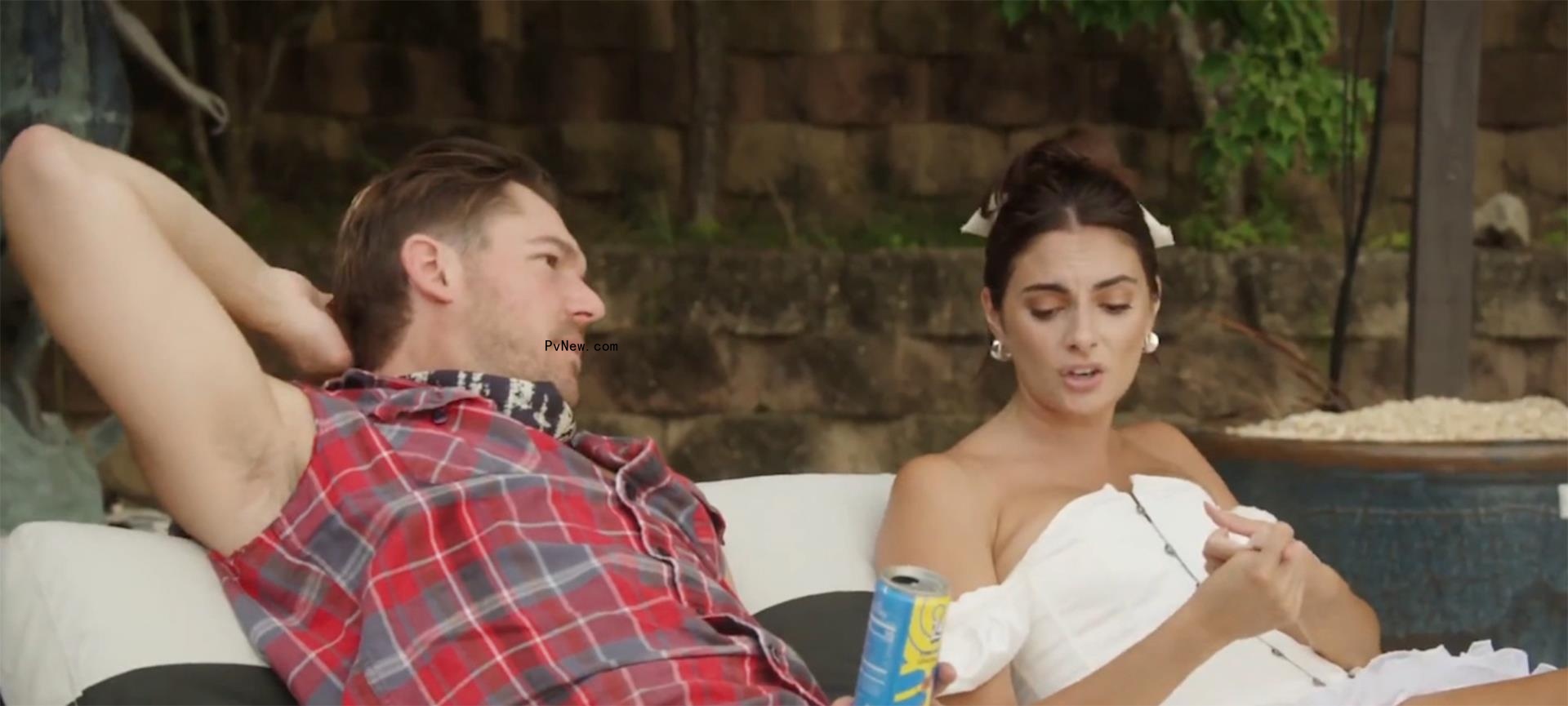 Craig Co<i></i>nover and Paige DeSorbo sitting together 