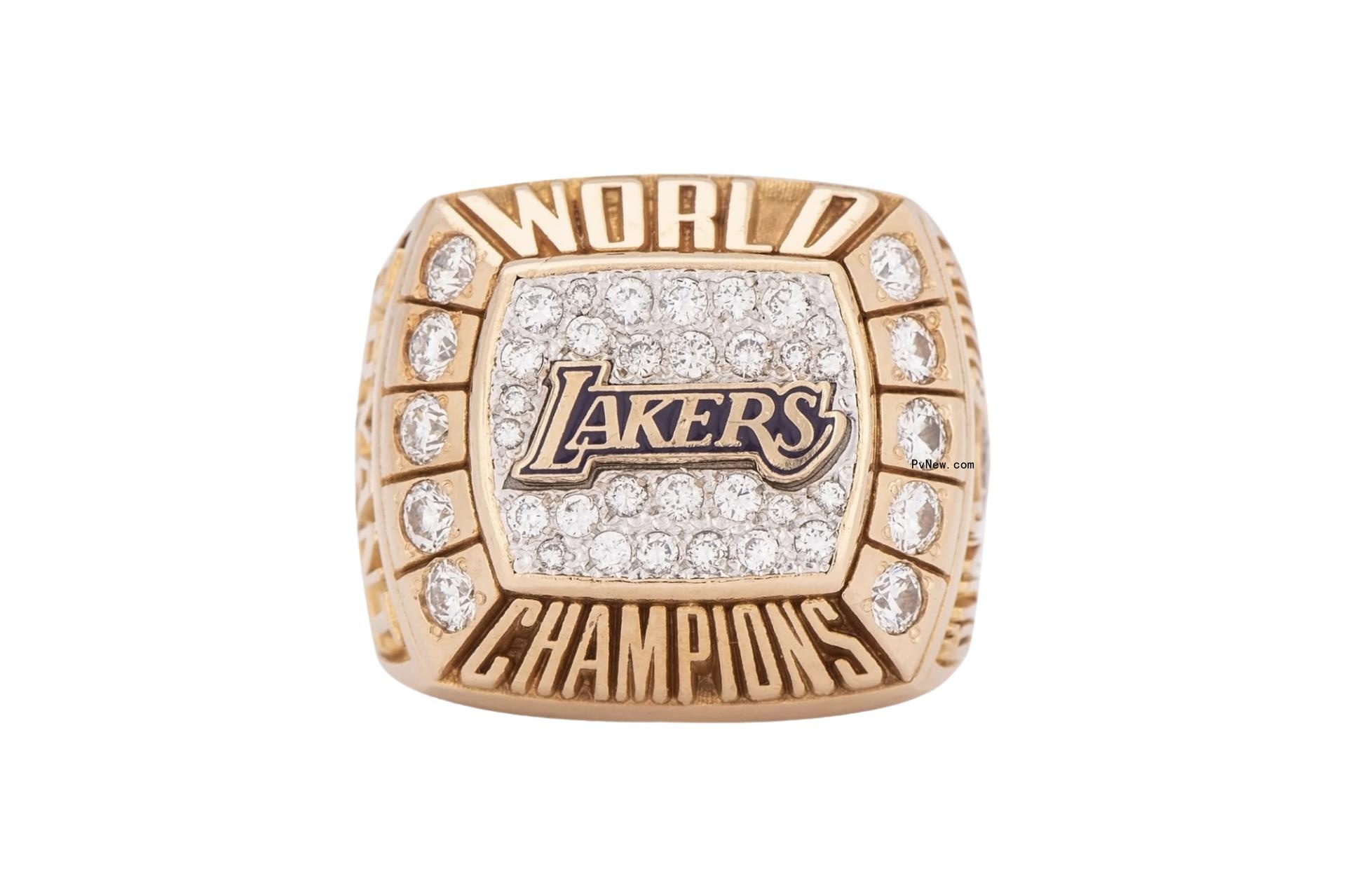 The 2000 NBA champio<i></i>nship ring Kobe Bryant gifted his dad, Joe Bryant.