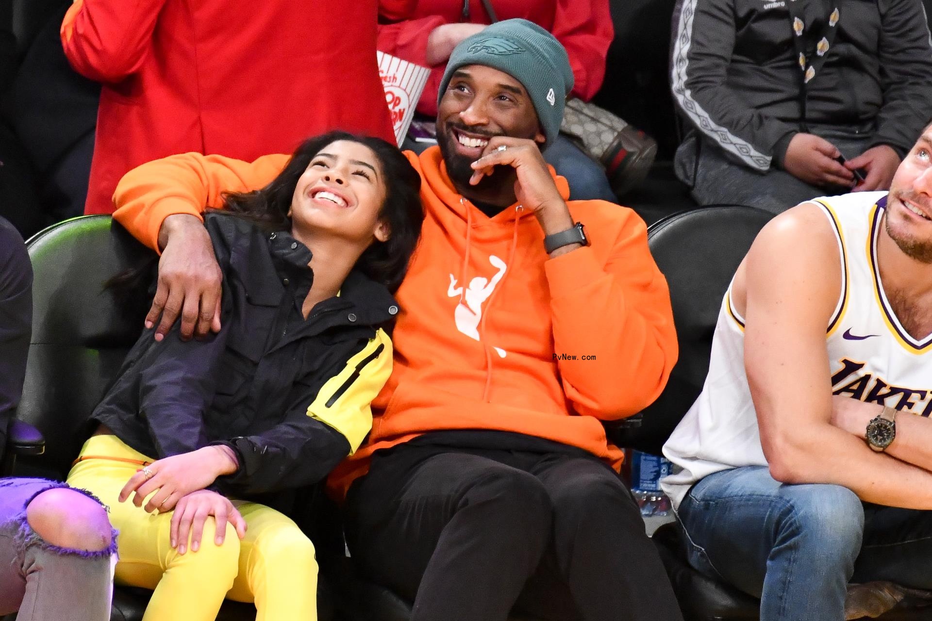 Kobe Bryant and Gianna Bryant at a game in 2019.