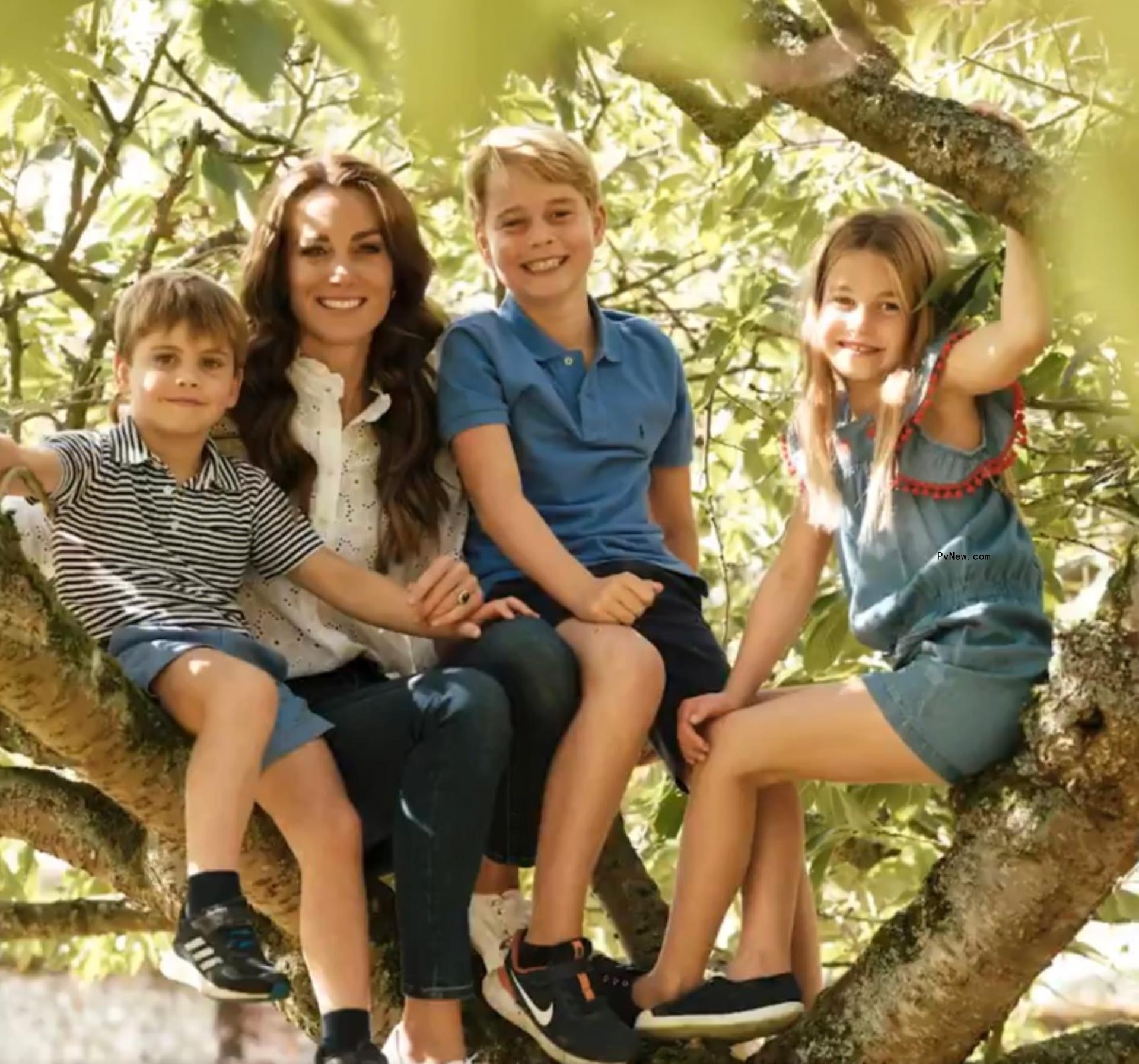 Kate Middleton smiling with her kids