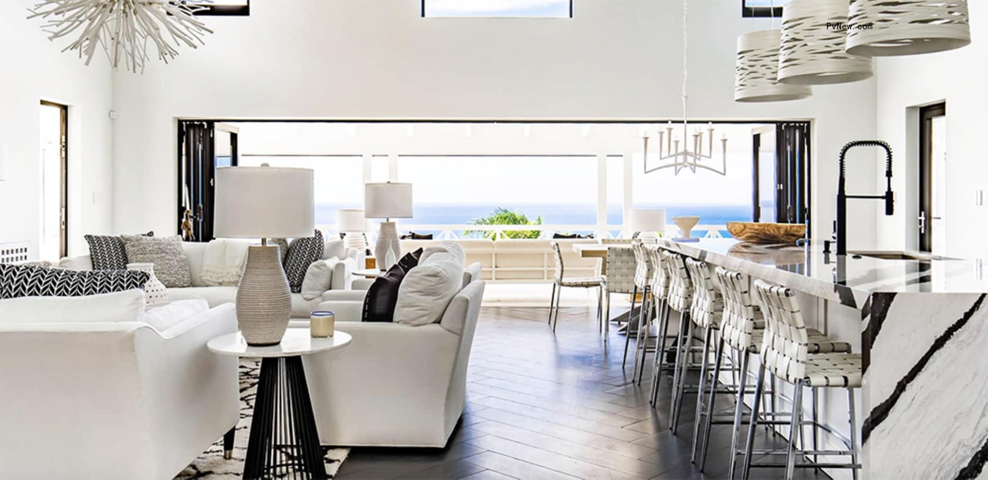 Hoda Kotb posing with her sister and two daughters