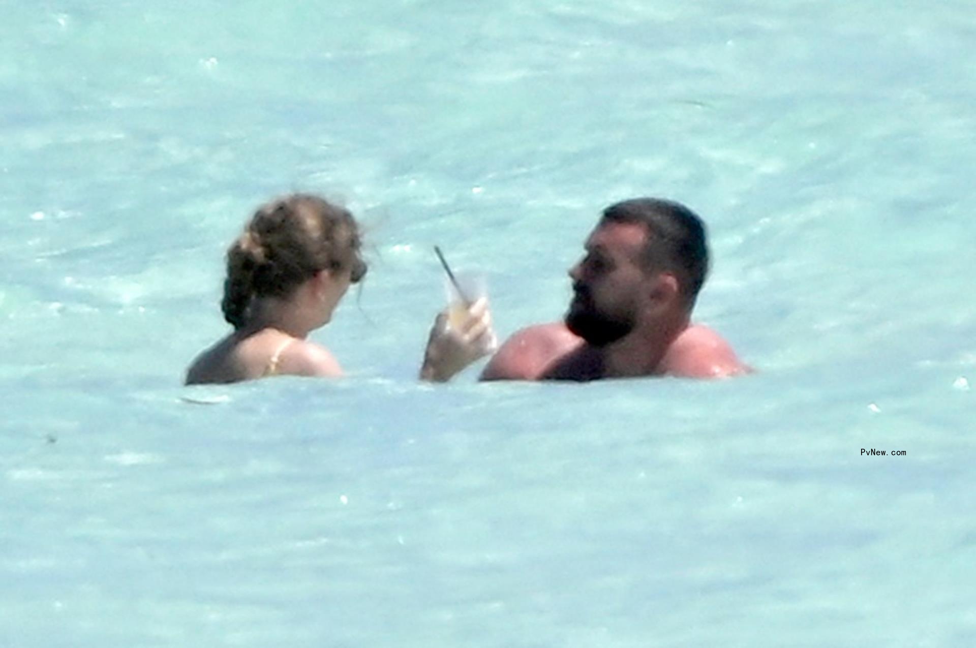taylor swift travis kelce in bahamas on vacation