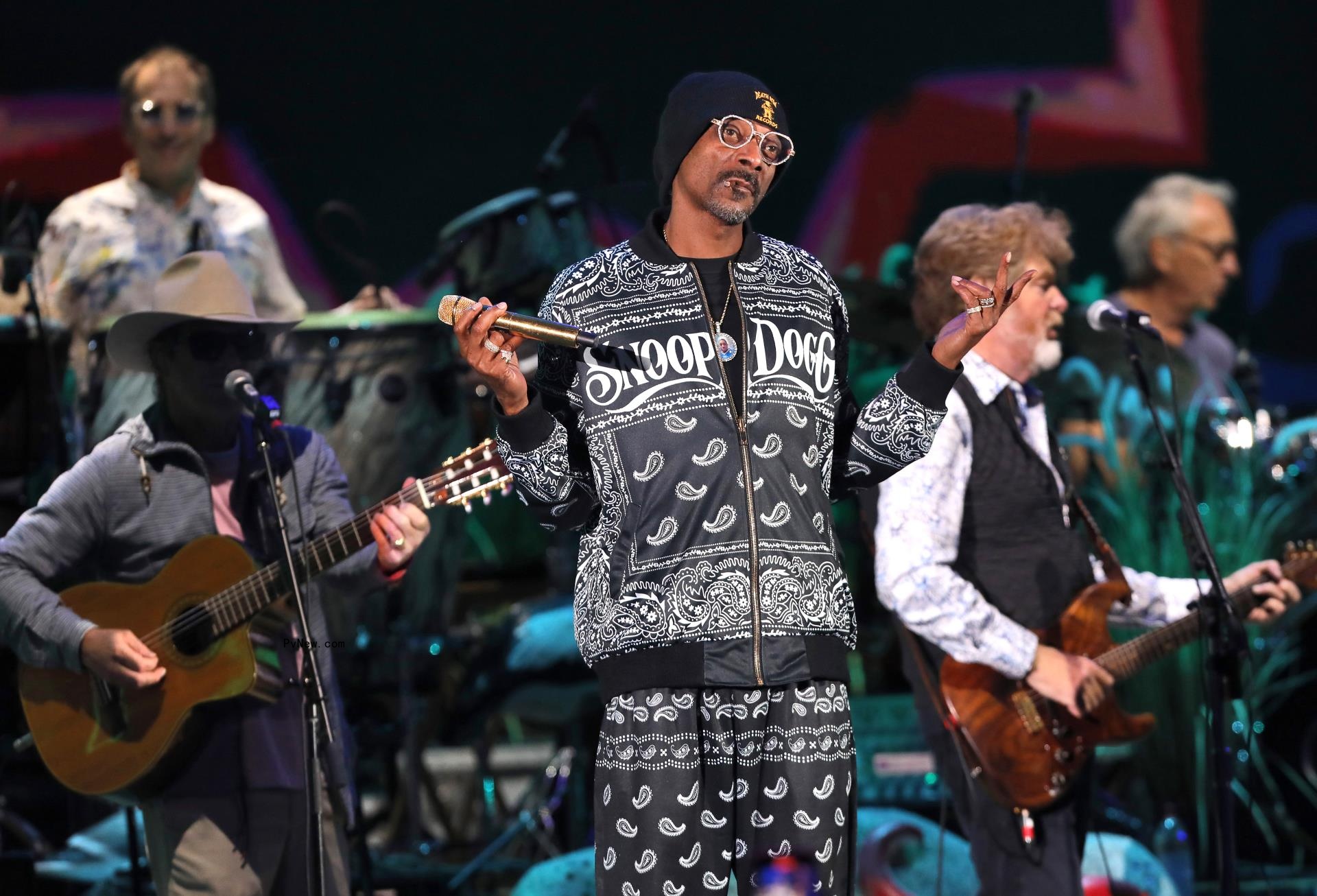 Jimmy Buffett Tribute at Hollywood Bowl Brings Together Paul McCartney, Eagles, Snoop Dogg, Harrison Ford, Brandi Carlile, Jane Fo<i></i>nda and Scores of Stars