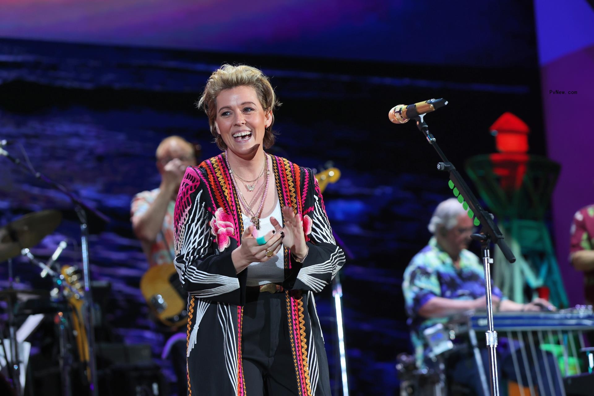 Jimmy Buffett Tribute at Hollywood Bowl Brings Together Paul McCartney, Eagles, Snoop Dogg, Harrison Ford, Brandi Carlile, Jane Fo<i></i>nda and Scores of Stars