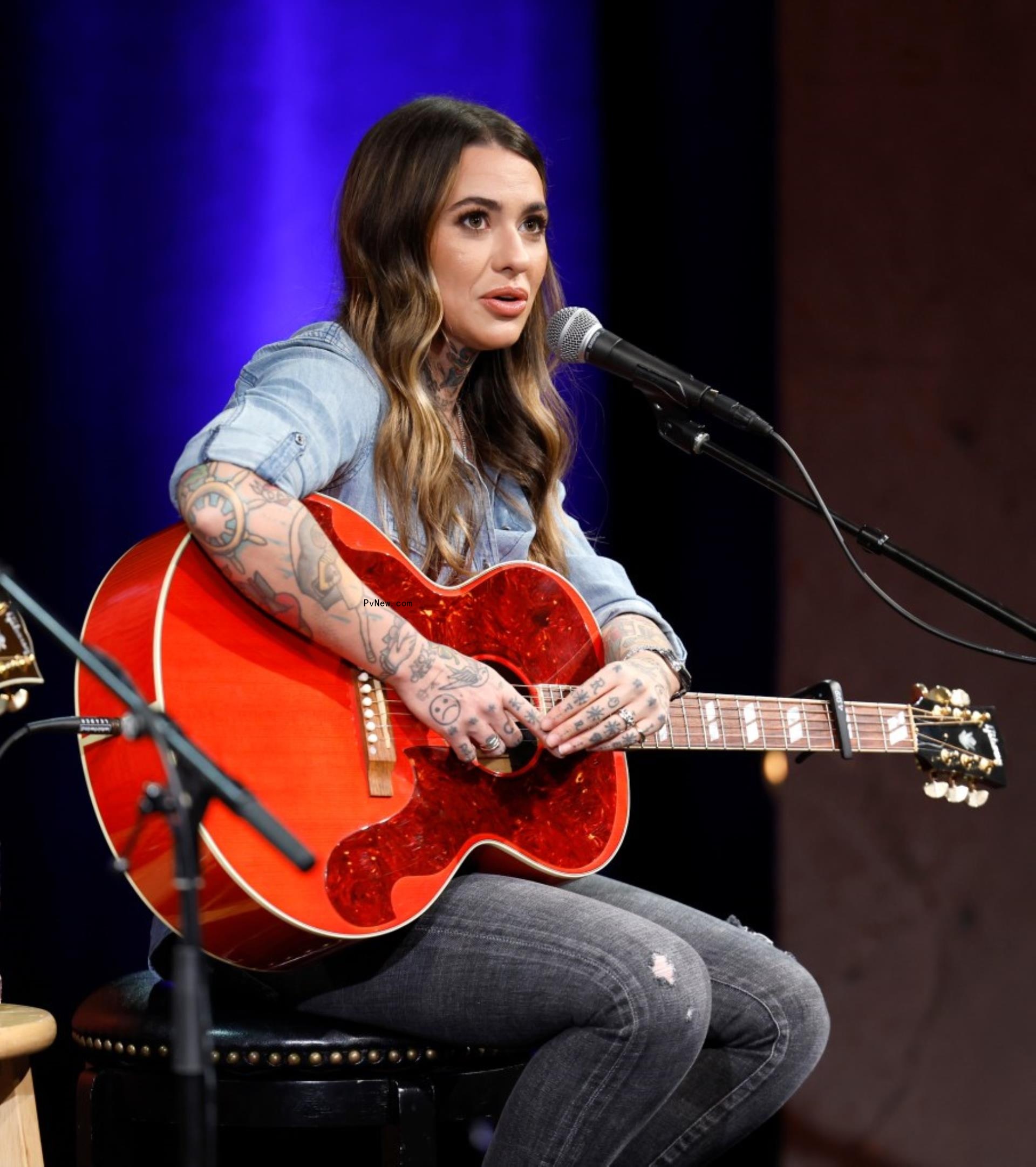 Morgan Wade performing.