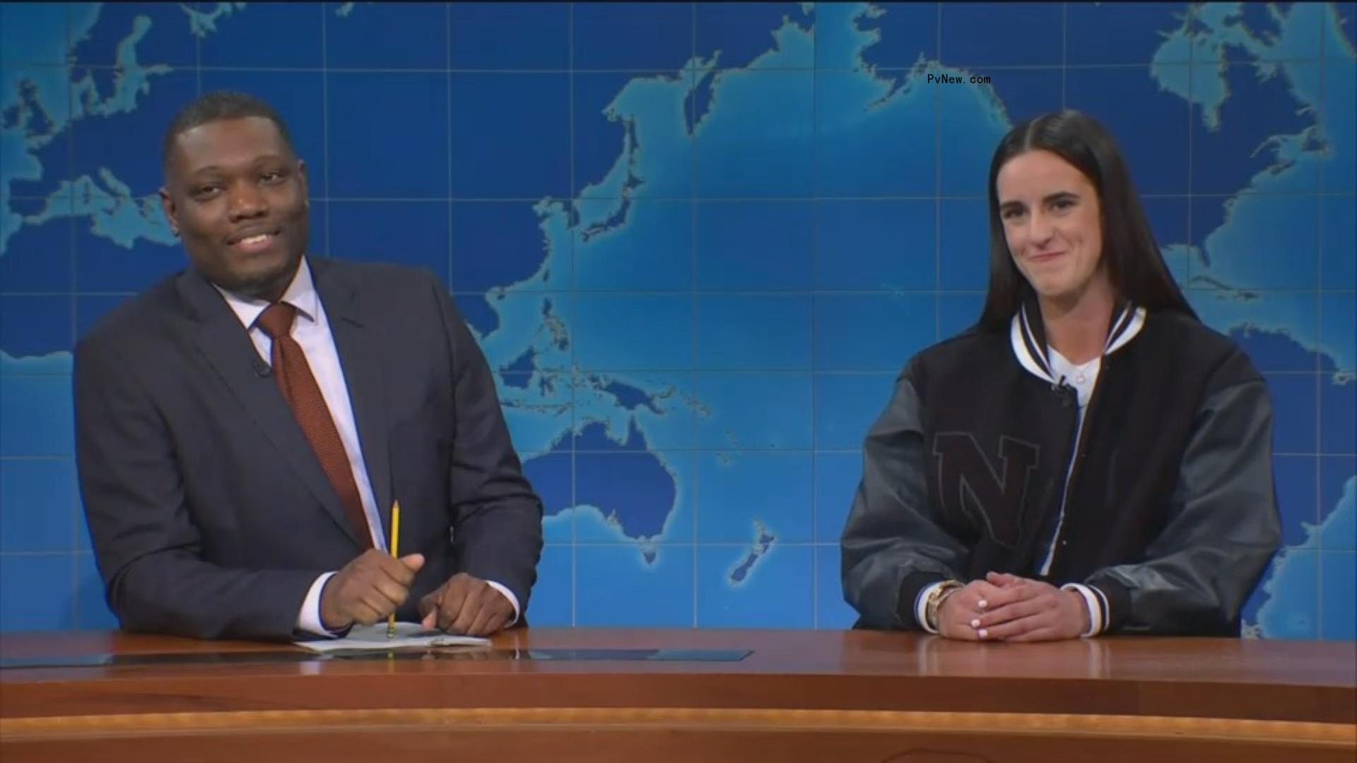 Caitlin Clark Roasts Michael Che For His Sexist ‘SNL’ Jokes, Gifts Him Signed Apron