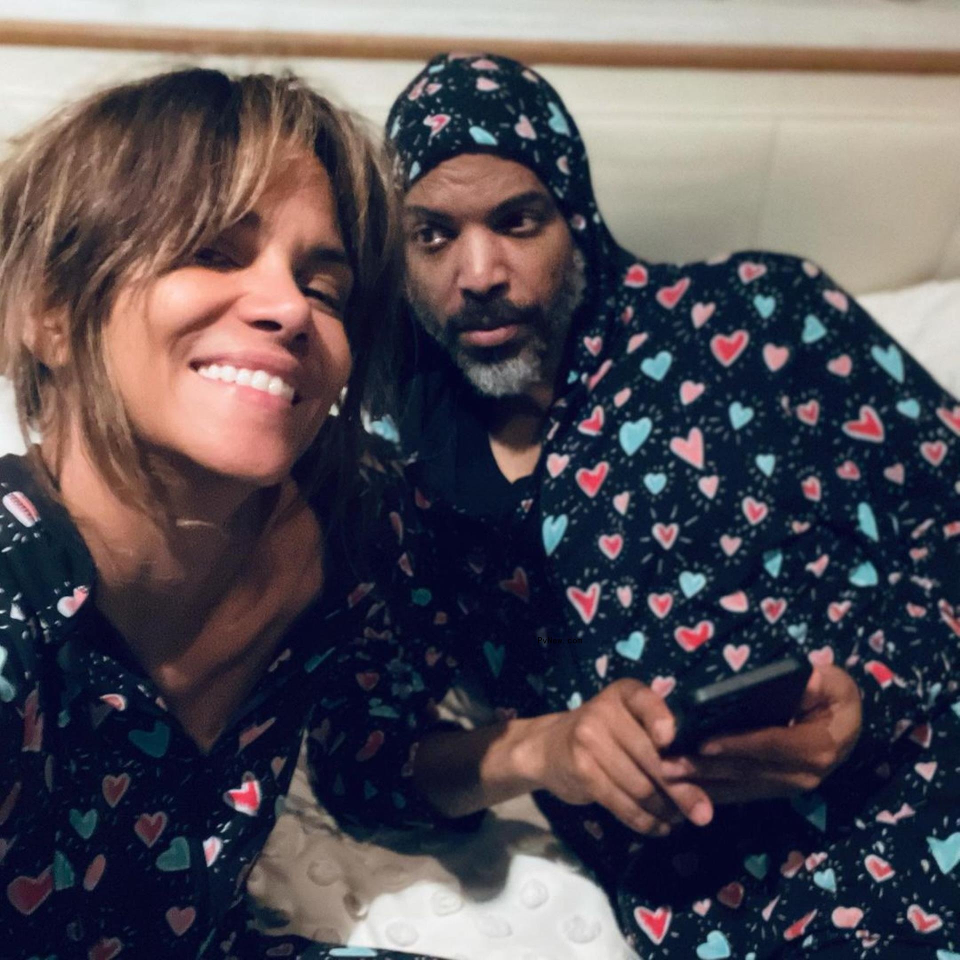 A selfie of Halle Berry and Van Hunt
