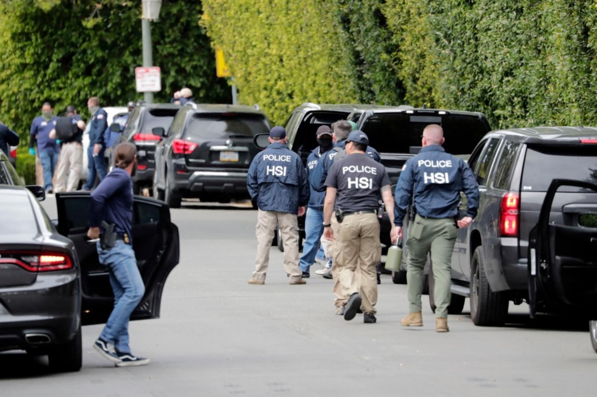 Federal agents raid the mansion of Diddy