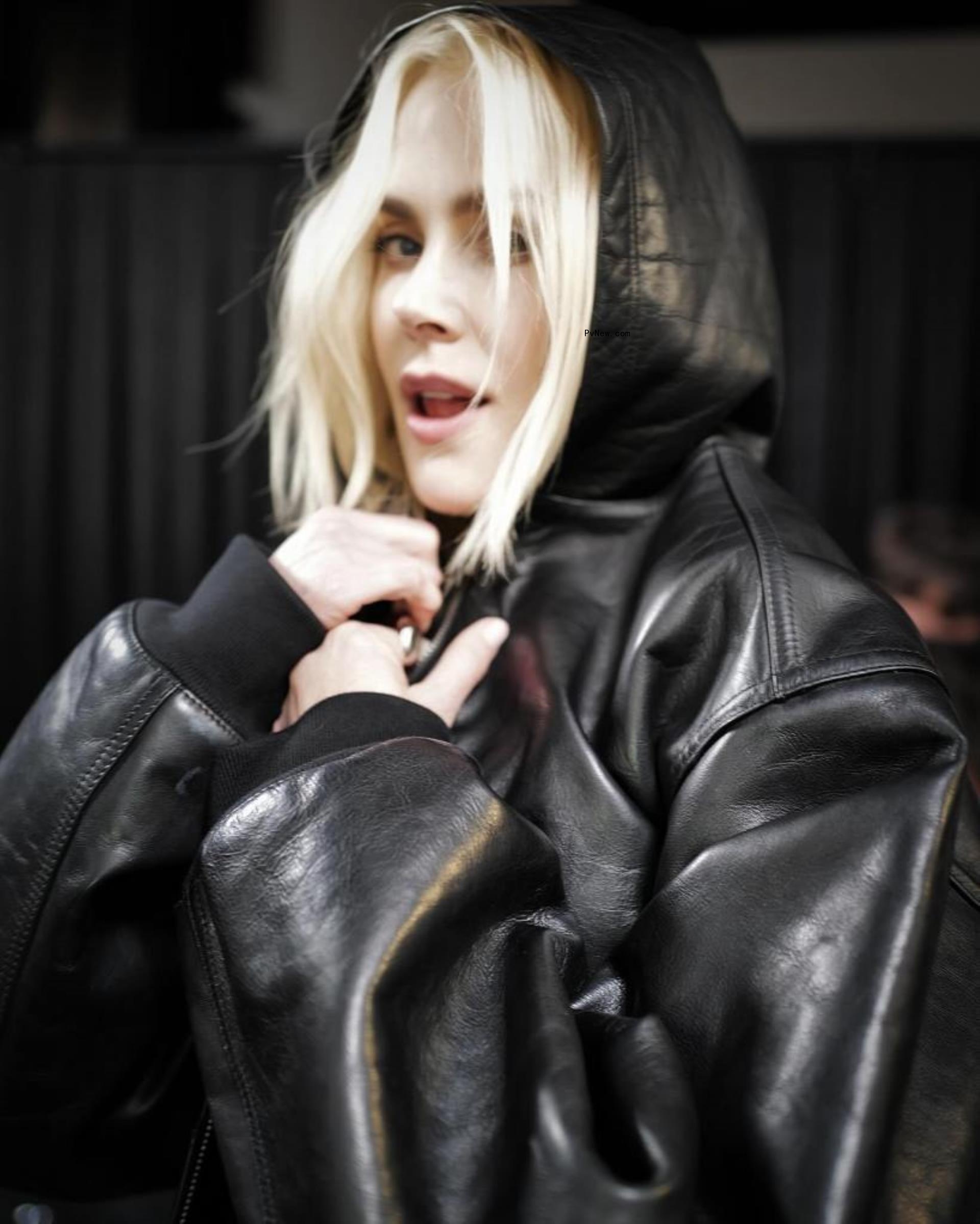 Nicole Kidman with blo<i></i>nde bob haircut