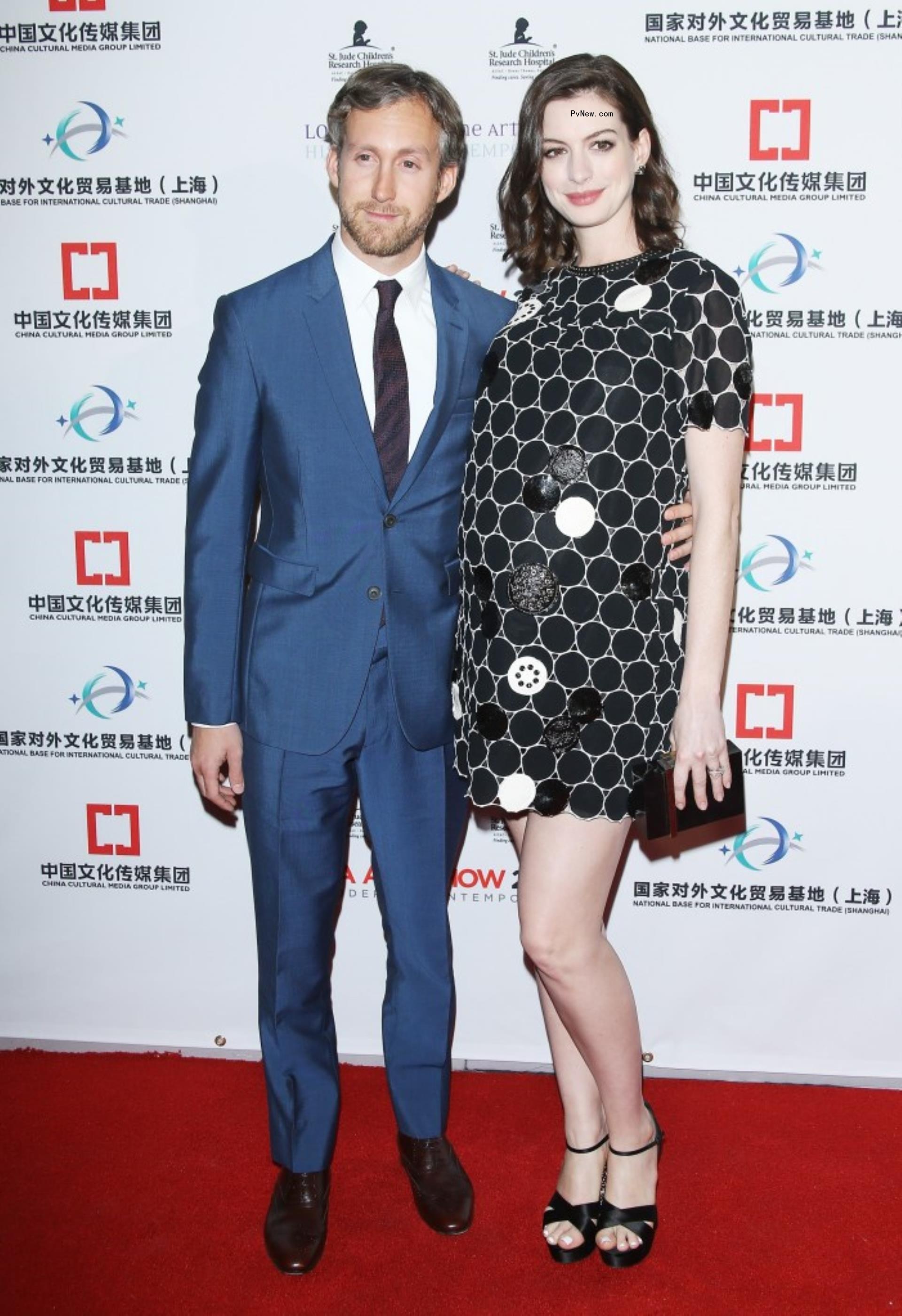  Adam Shulman and Anne Hathaway 