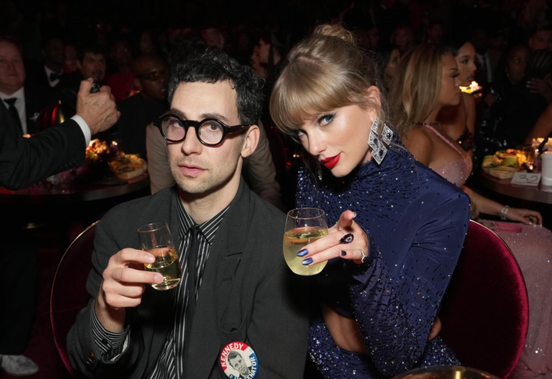 Anto<i></i>noff and Swift at Grammys.