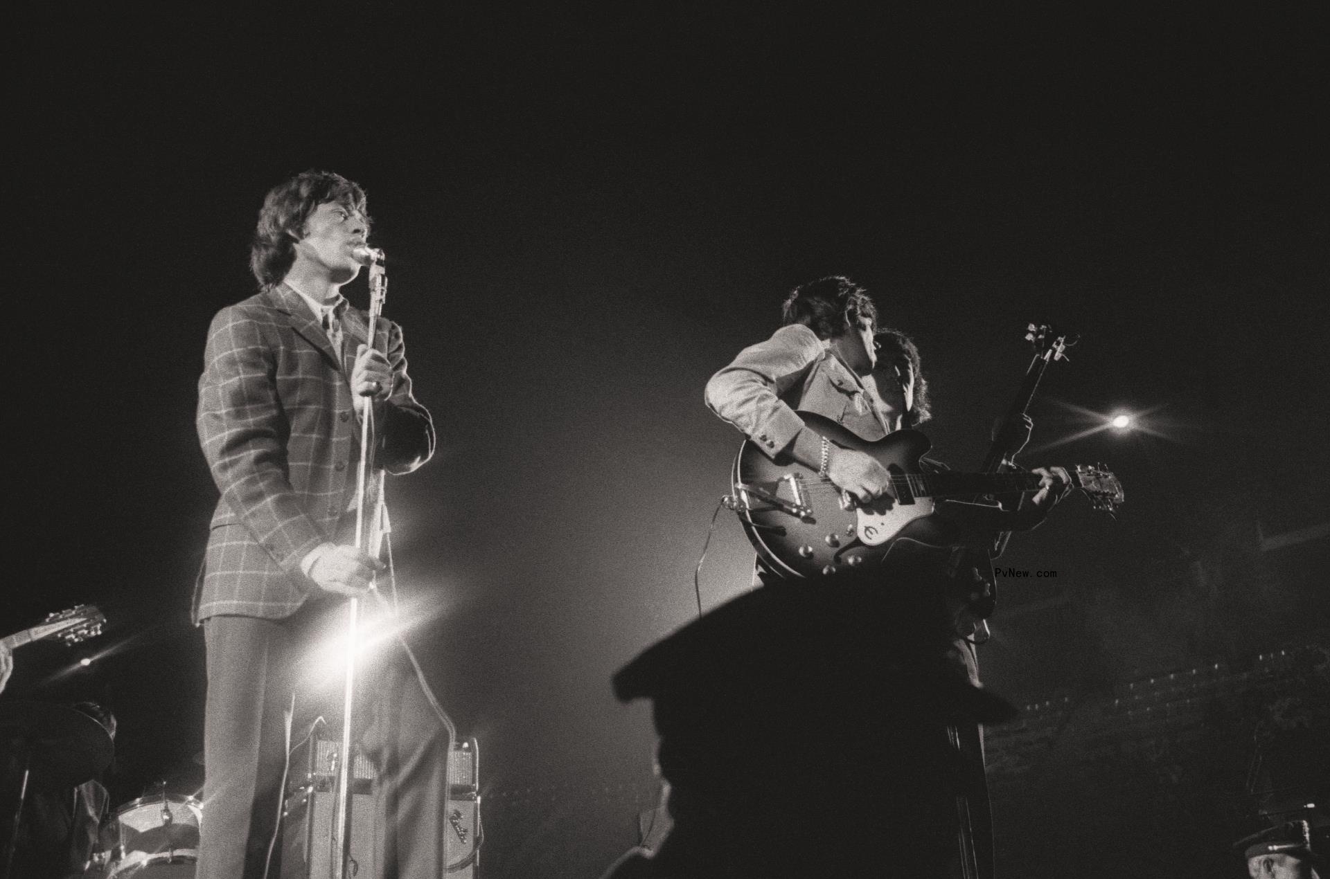 The Young Rolling Sto<i></i>nes Return, in All Their Swinging Lo<i></i>ndon Splendor, in ‘Rare and Unseen’ Photo Book