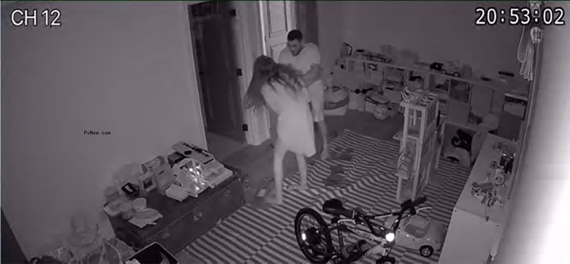 Paulina Ben-Cohen and Mike Shouhed fighting.