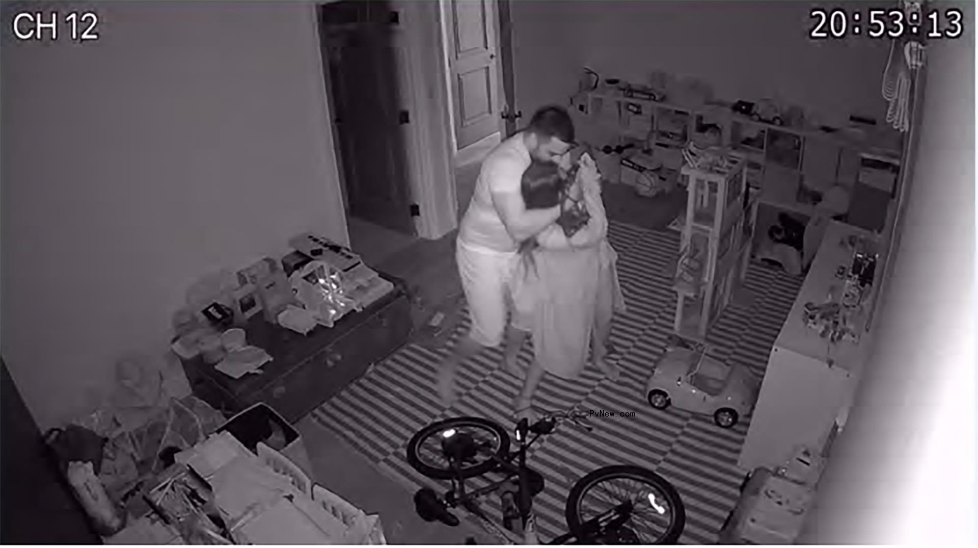 Paulina Ben-Cohen and Mike Shouhed fighting.