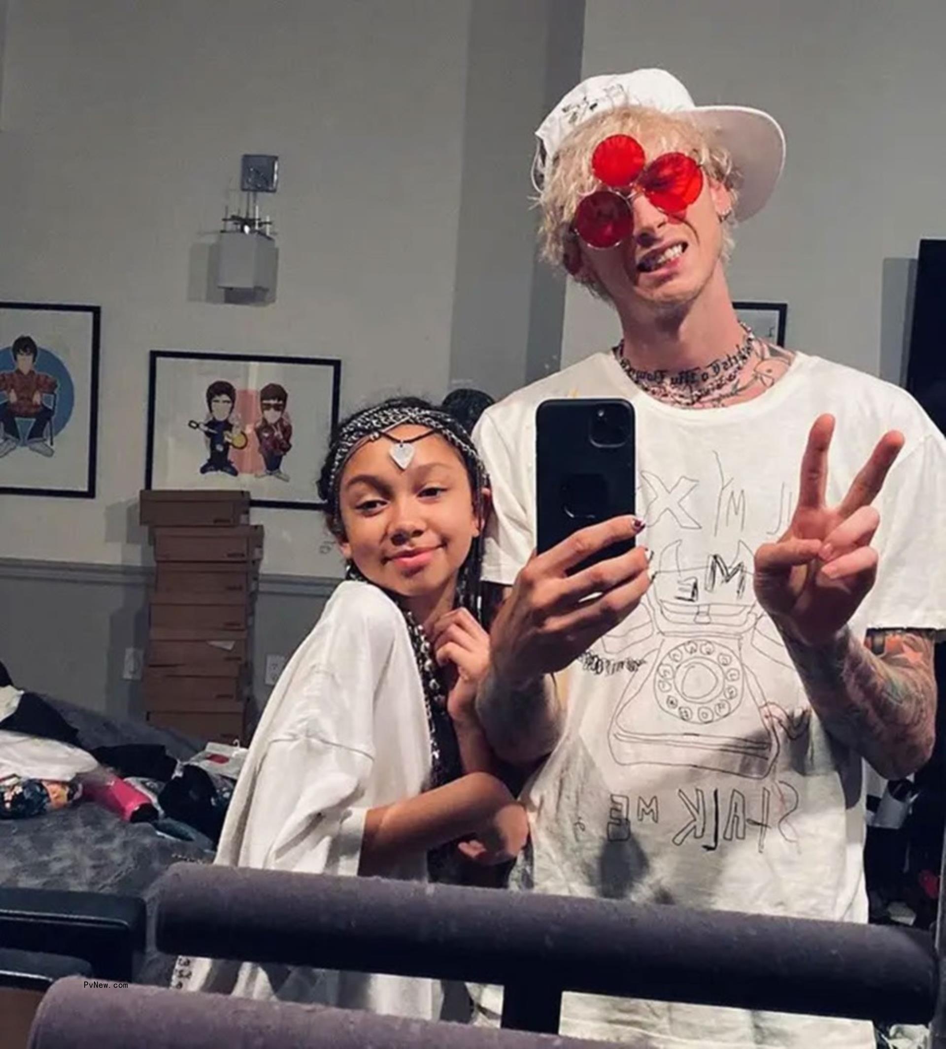 Machine Gun Kelly and daughter Casie in a mirror selfie.