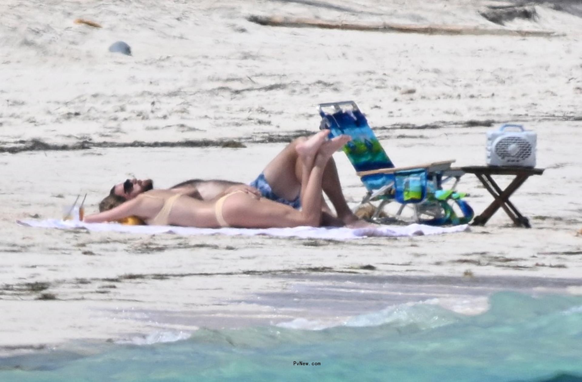 taylor swift travis kelce bahamas