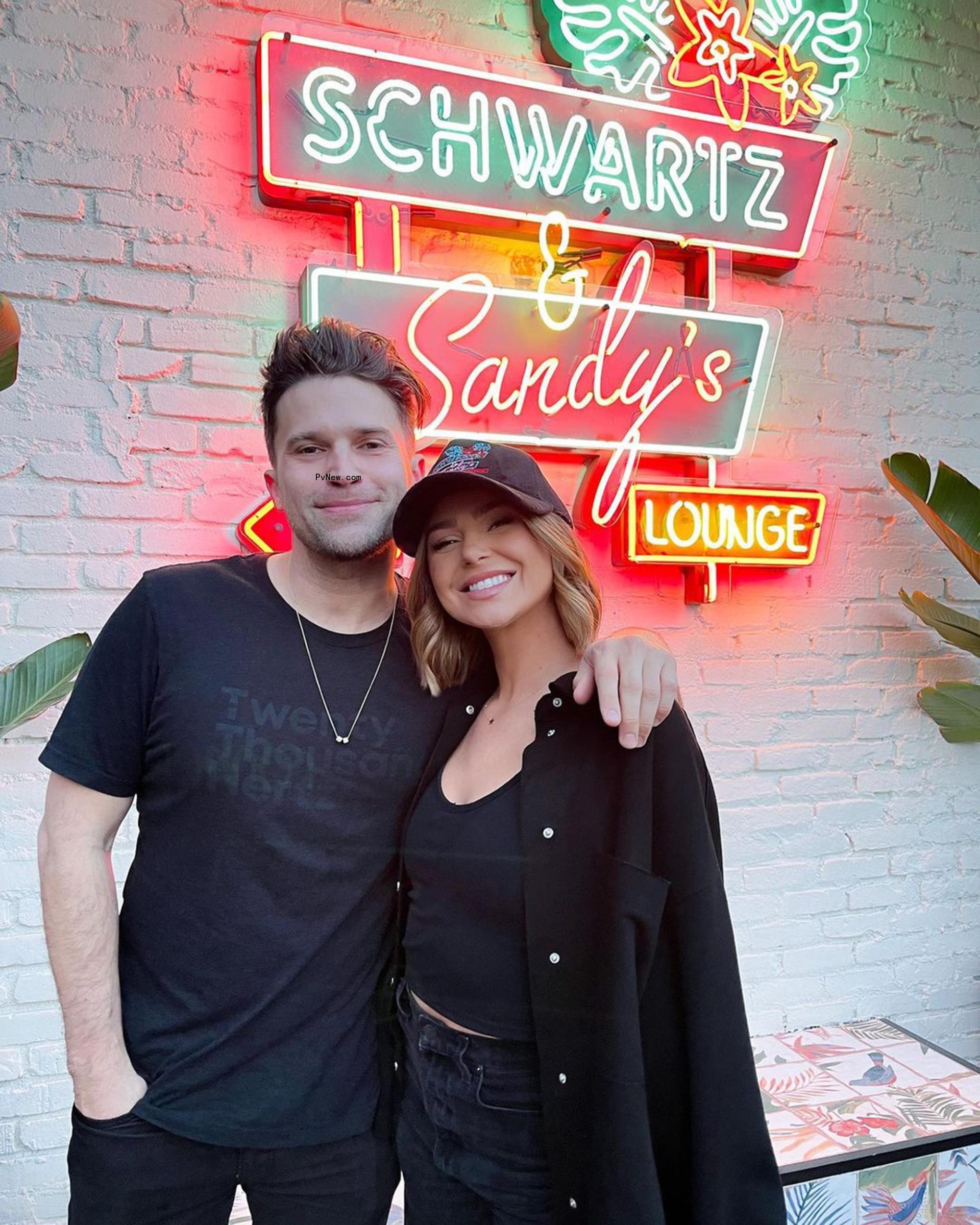Tom Schwartz and Rachel Leviss posing together 