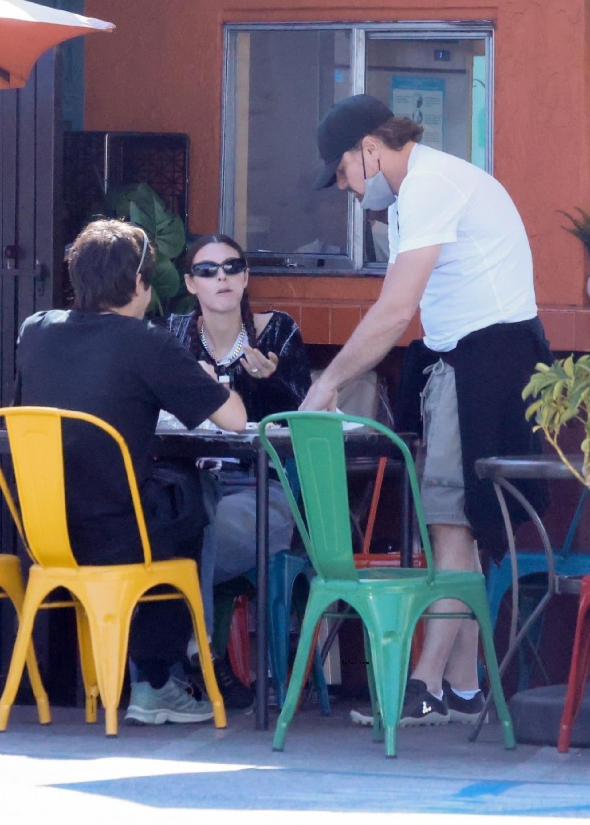 Leo<i></i>nardo DiCaprio and Vittoria Ceretti getting lunch at Yuca's in Los Angeles. 